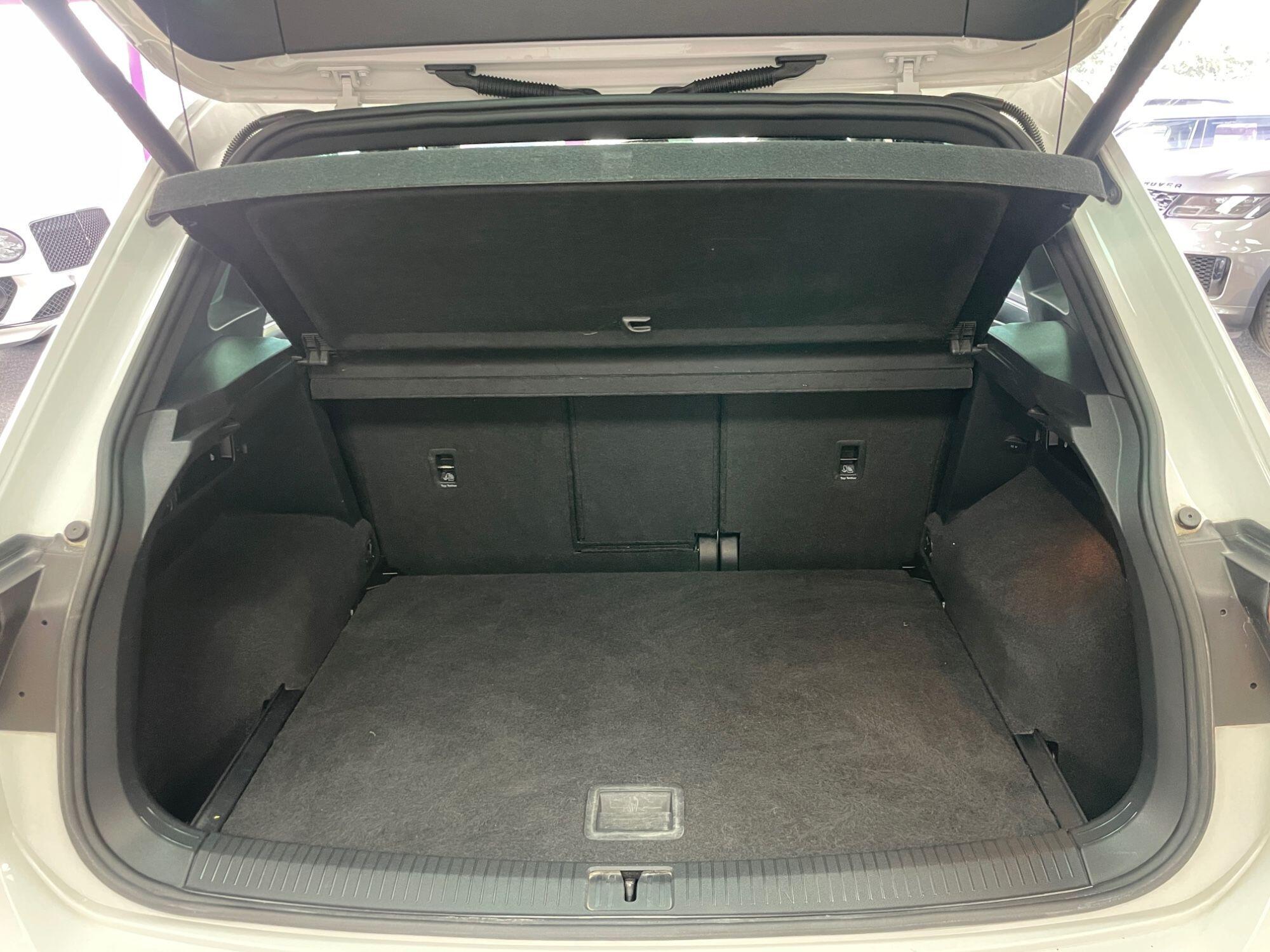 Volkswagen Tiguan - Image 10