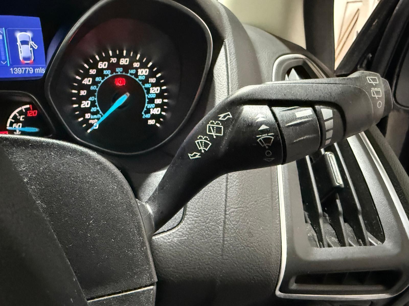 Ford Focus - Image 42