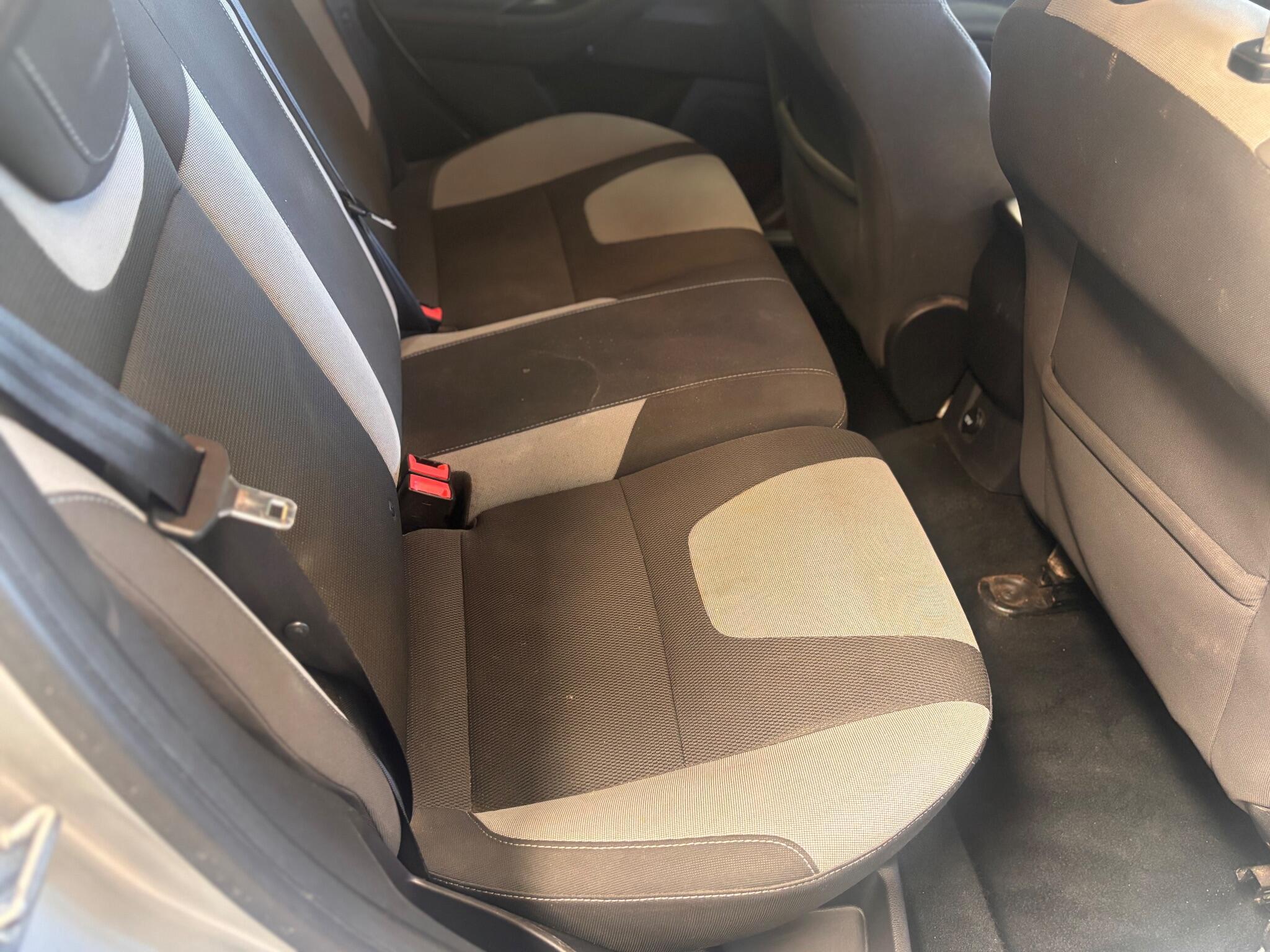 Ford Focus - Image 20