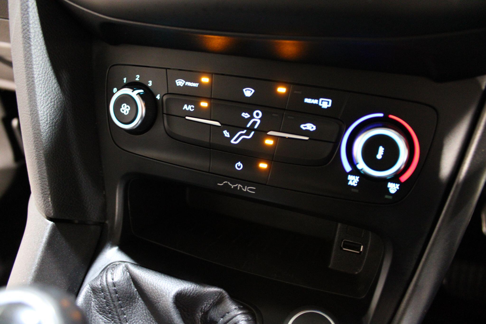 Ford Focus - Image 11