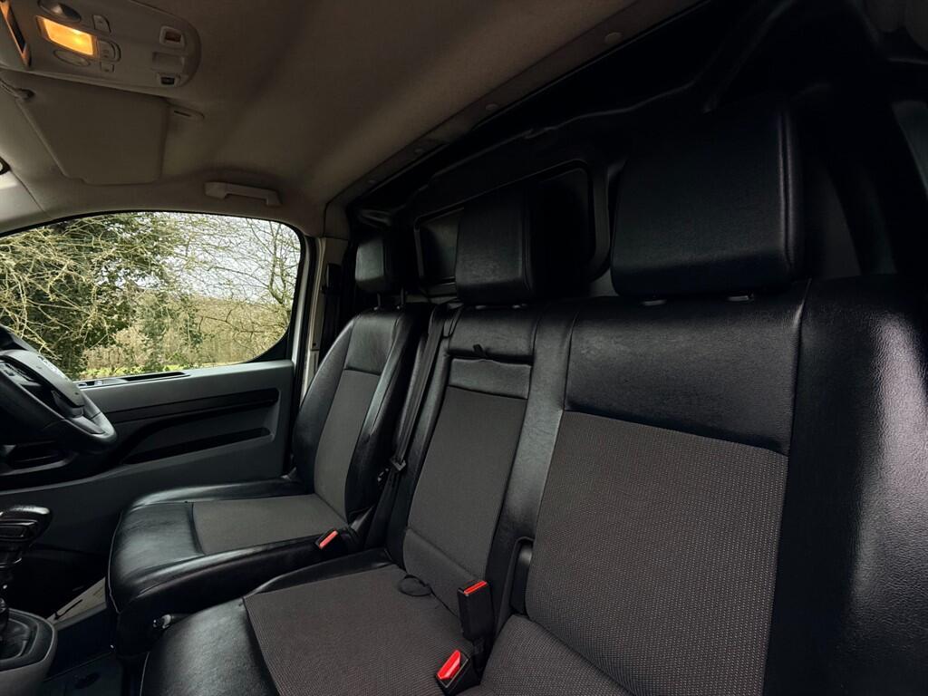 Vauxhall Vivaro - Image 20