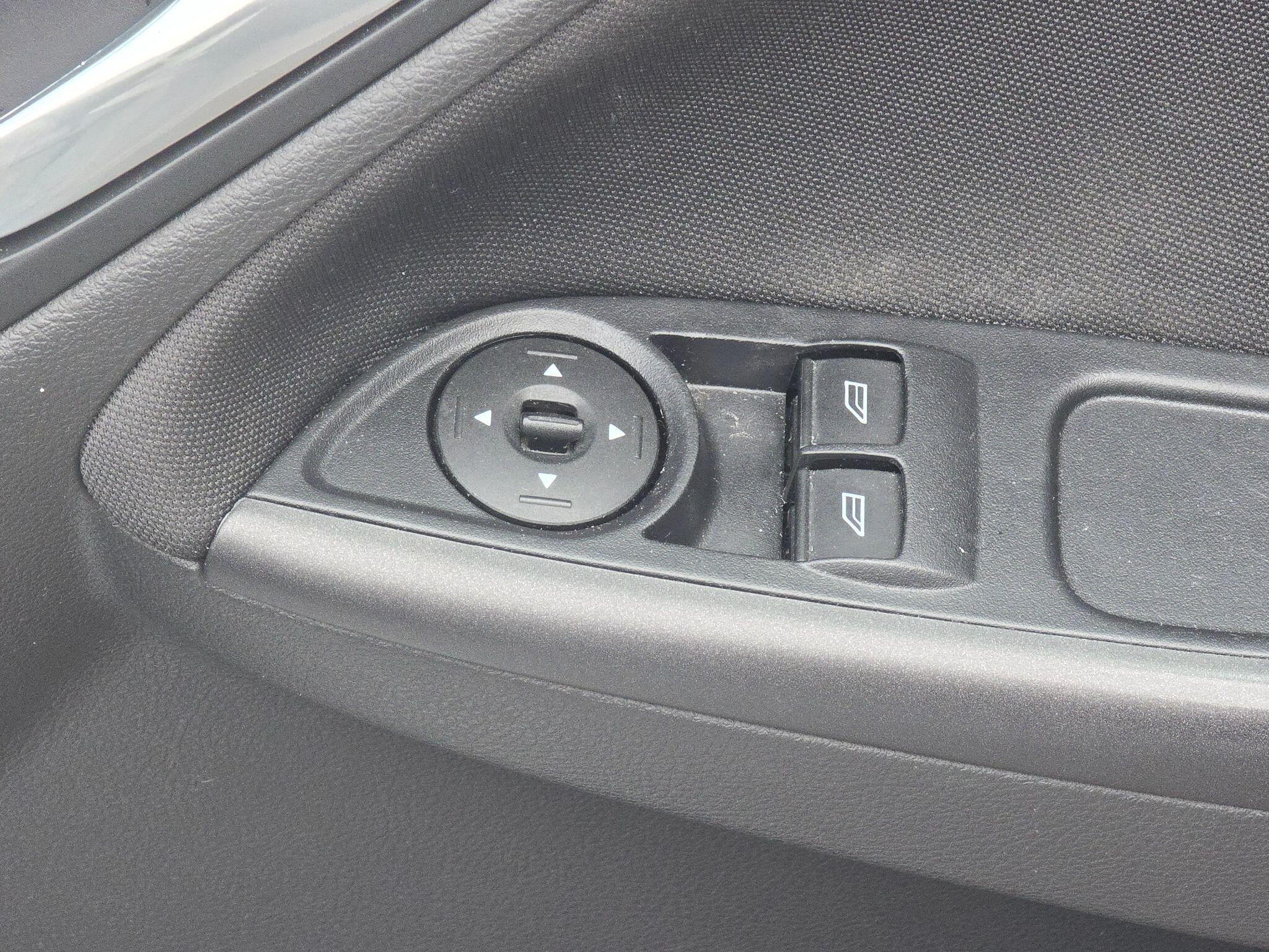 Ford Focus - Image 28