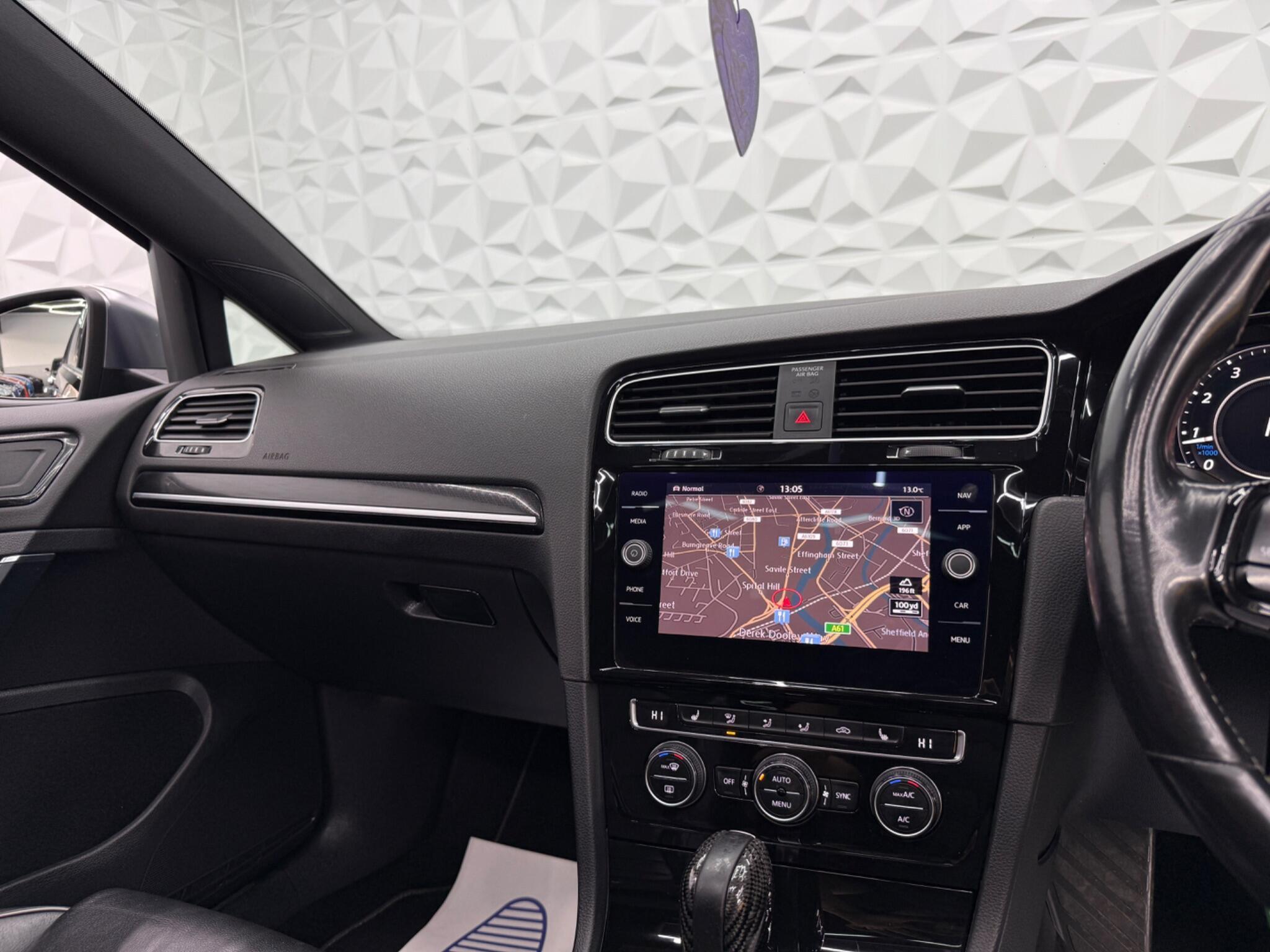 Volkswagen Golf - Image 25