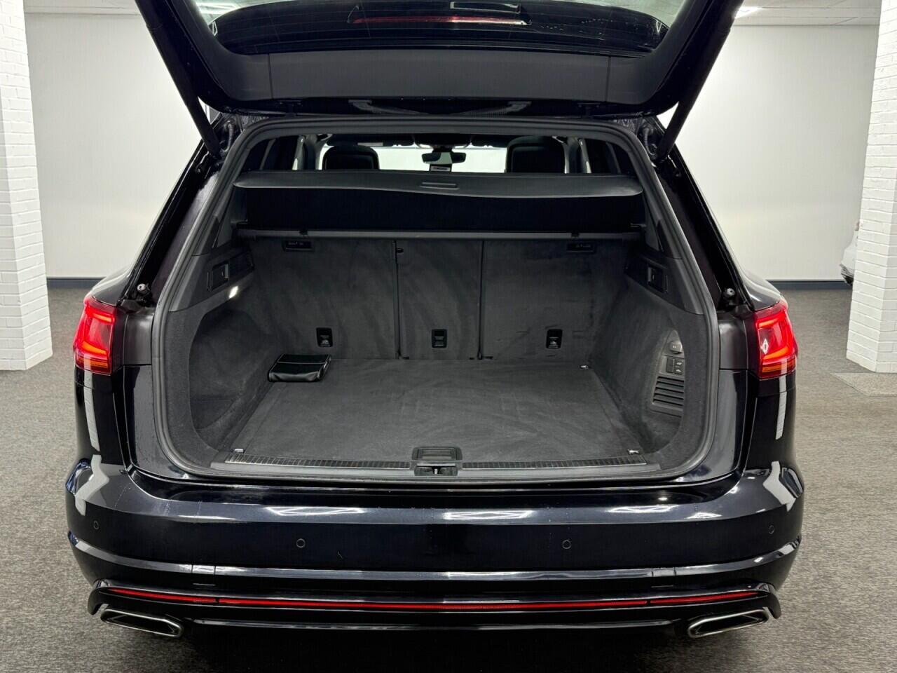 Volkswagen Touareg - Image 38