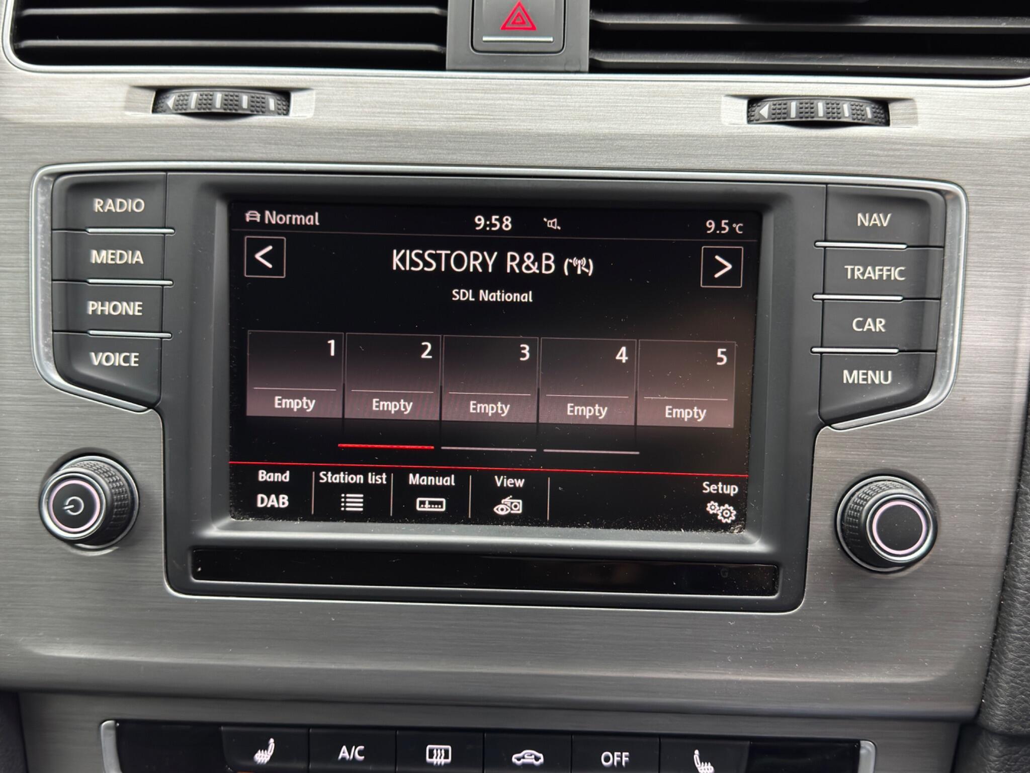 Volkswagen Golf - Image 31