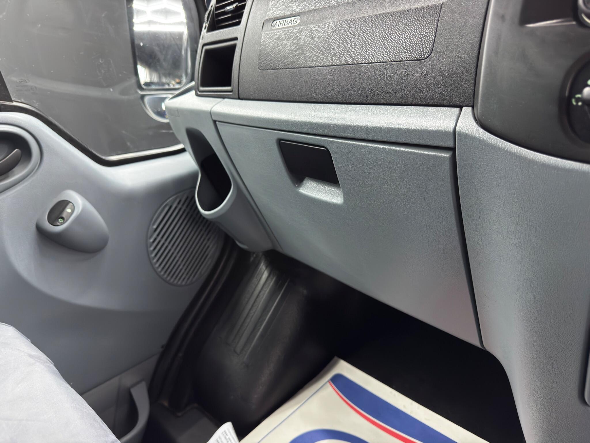 Ford Transit - Image 32