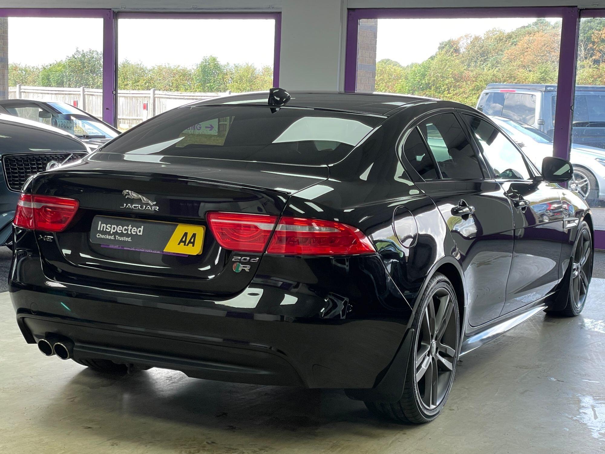 Jaguar XE - Image 10