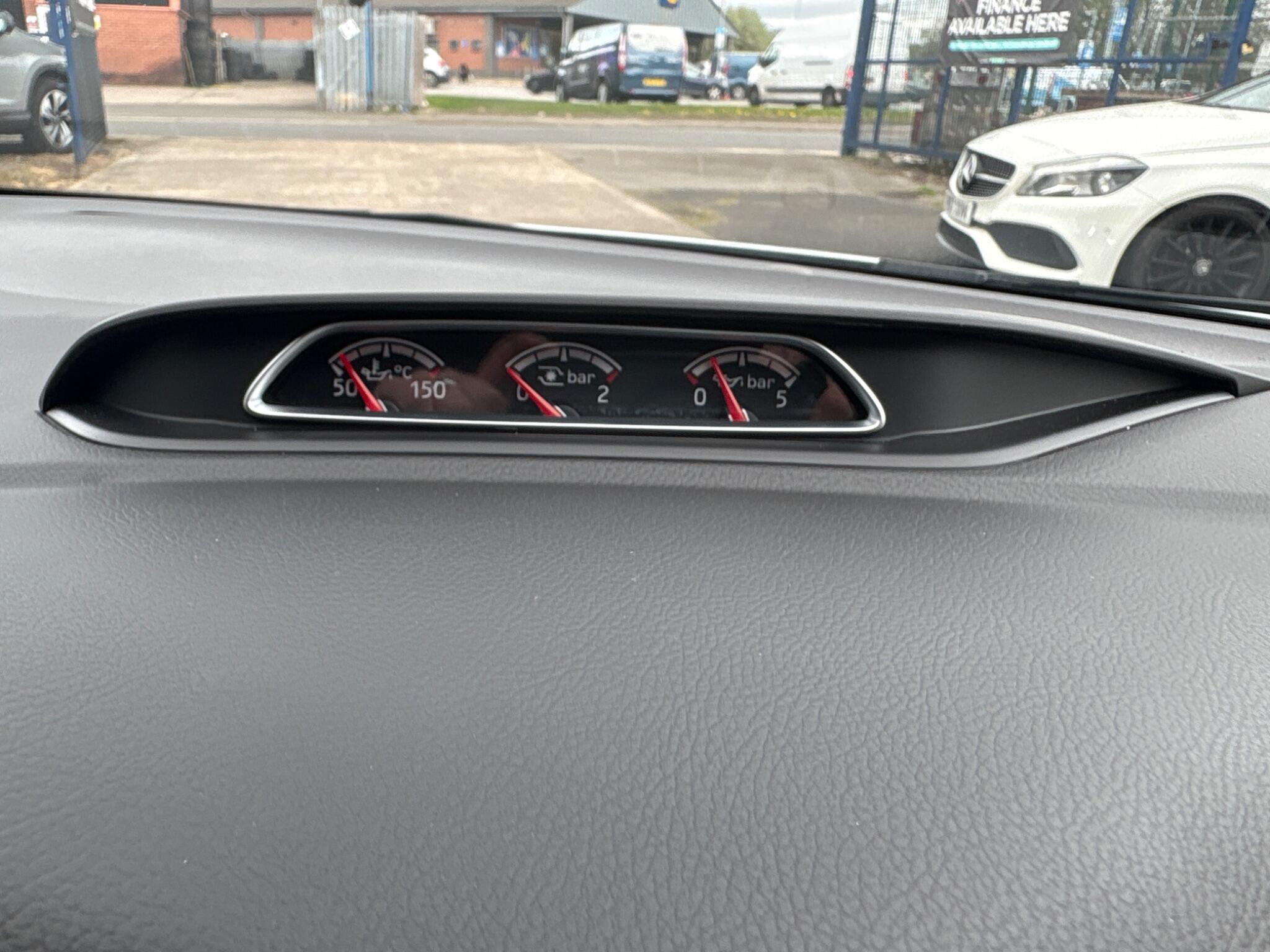 Ford Focus - Image 30