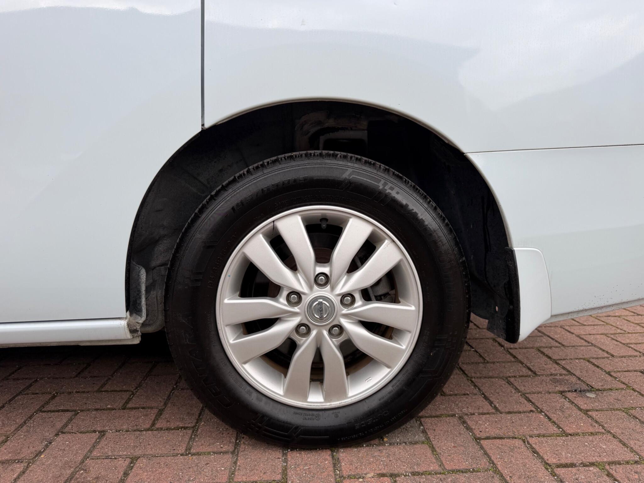 Nissan Serena - Image 24