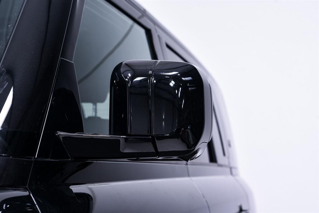 Land Rover Defender 110 - Image 9