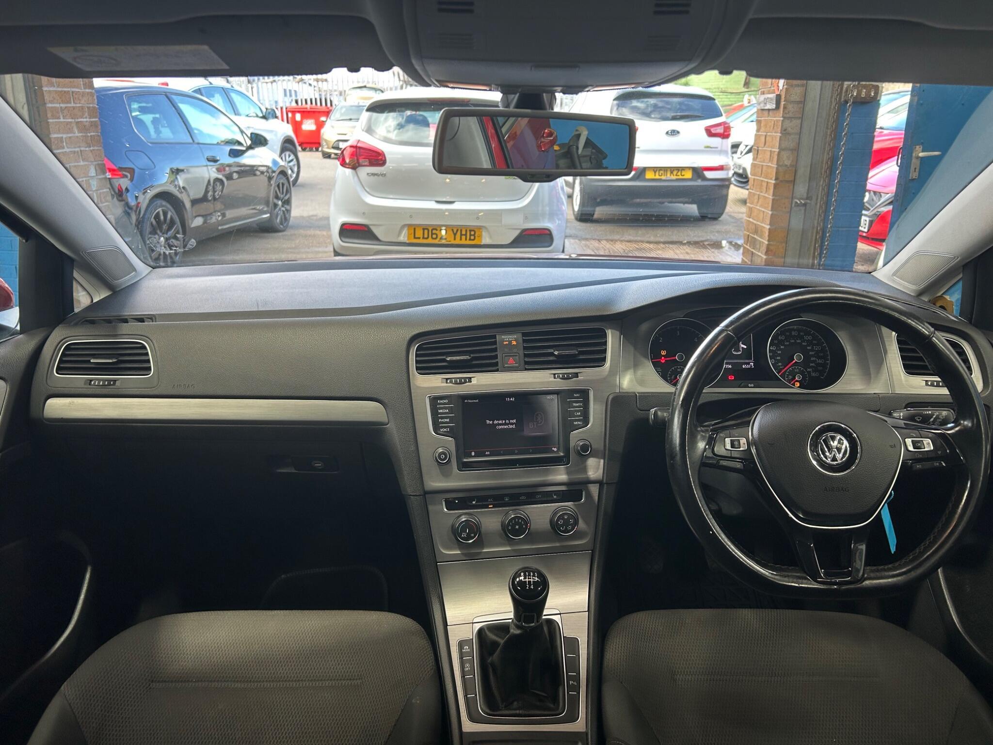 Volkswagen Golf - Image 12