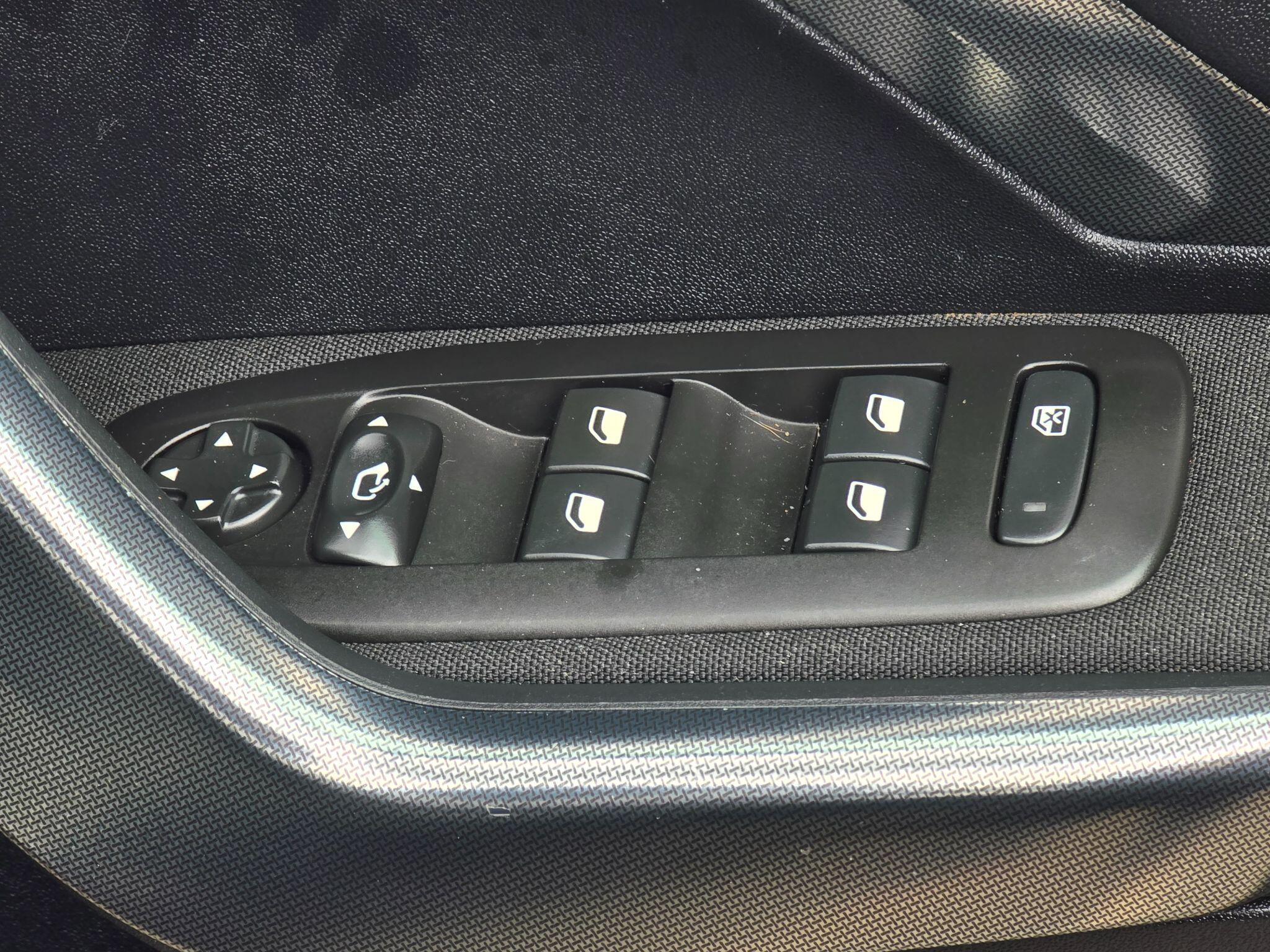 Peugeot 2008 - Image 32