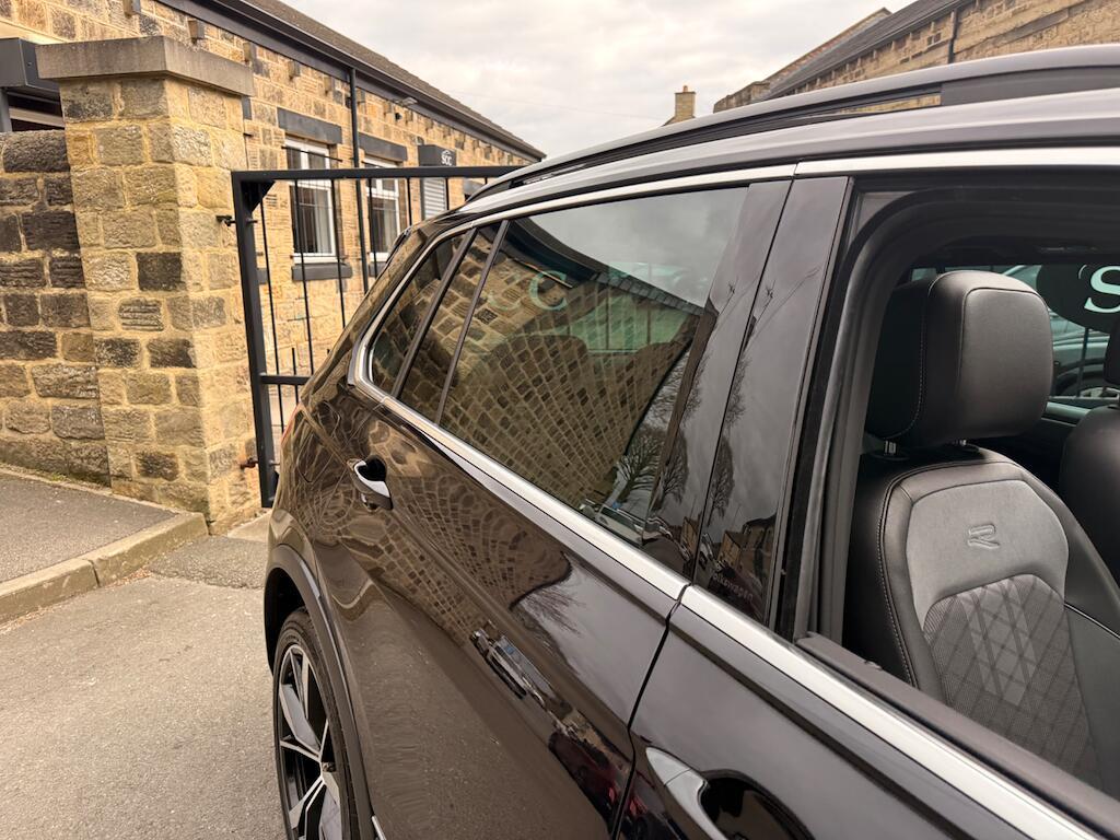 Volkswagen Tiguan - Image 23