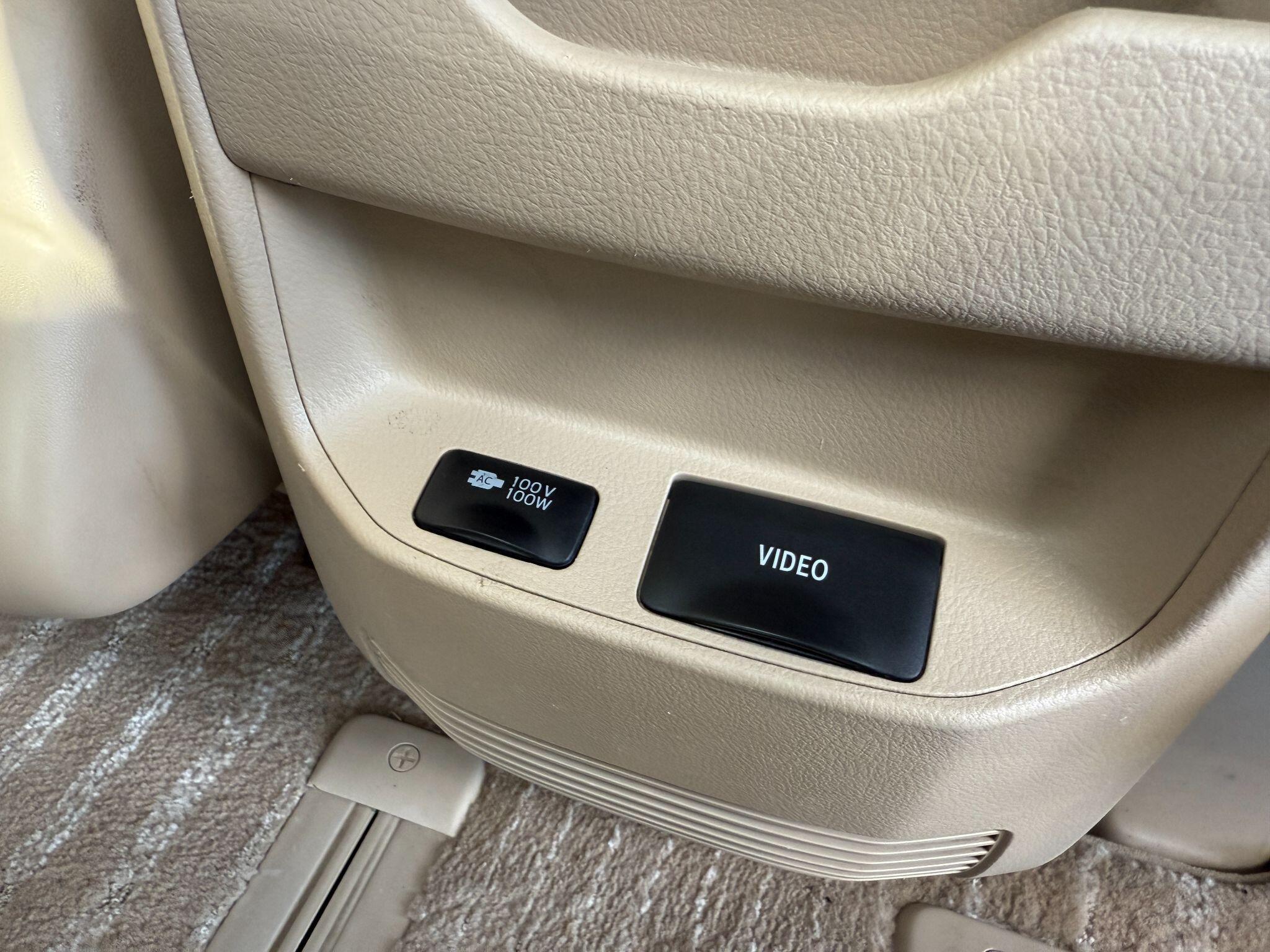 Toyota Alphard - Image 41