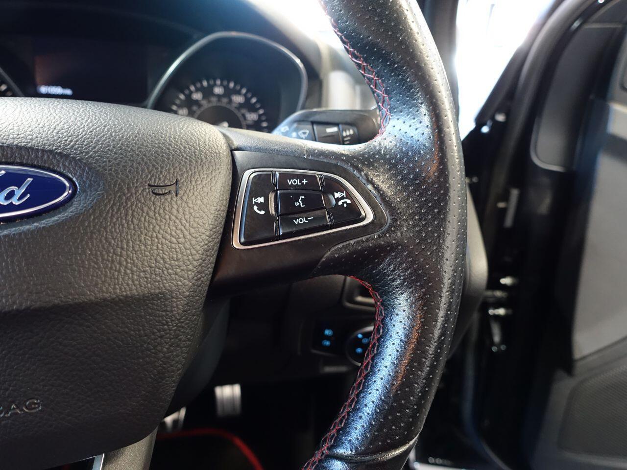 Ford Focus - Image 20