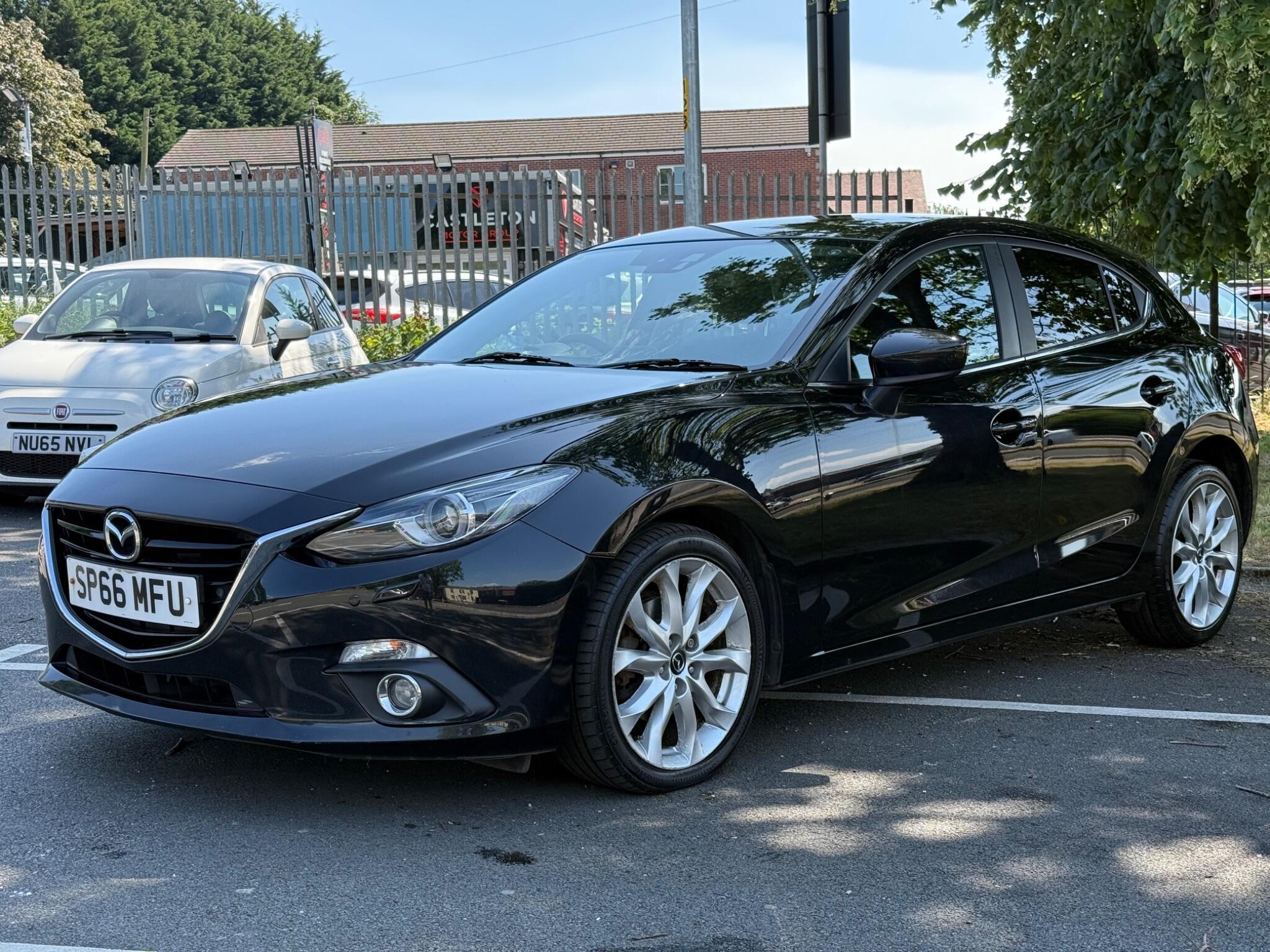 Mazda MAZDA3 - Image 2