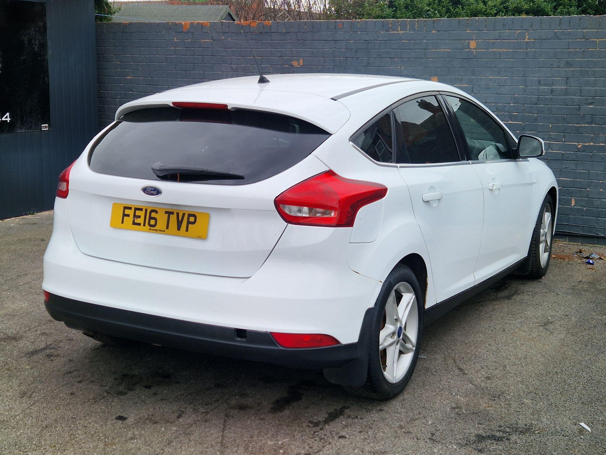 Ford Focus - Image 10