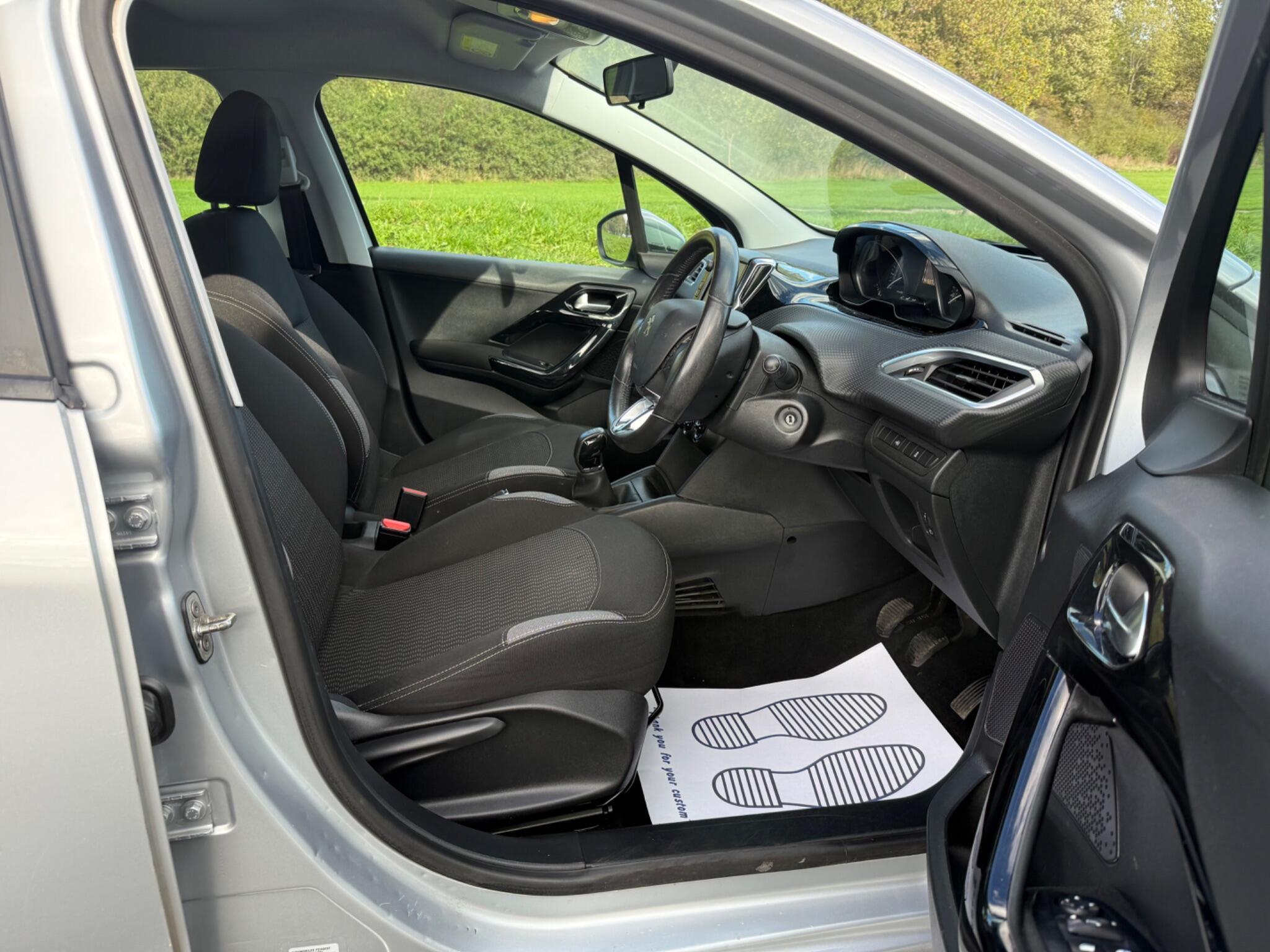 Peugeot 208 - Image 17