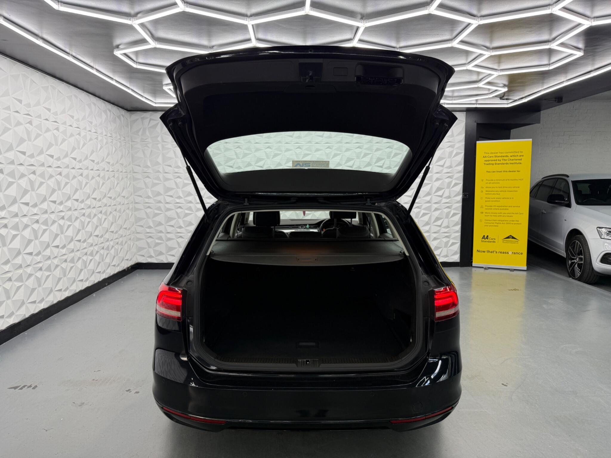 Volkswagen Passat - Image 18