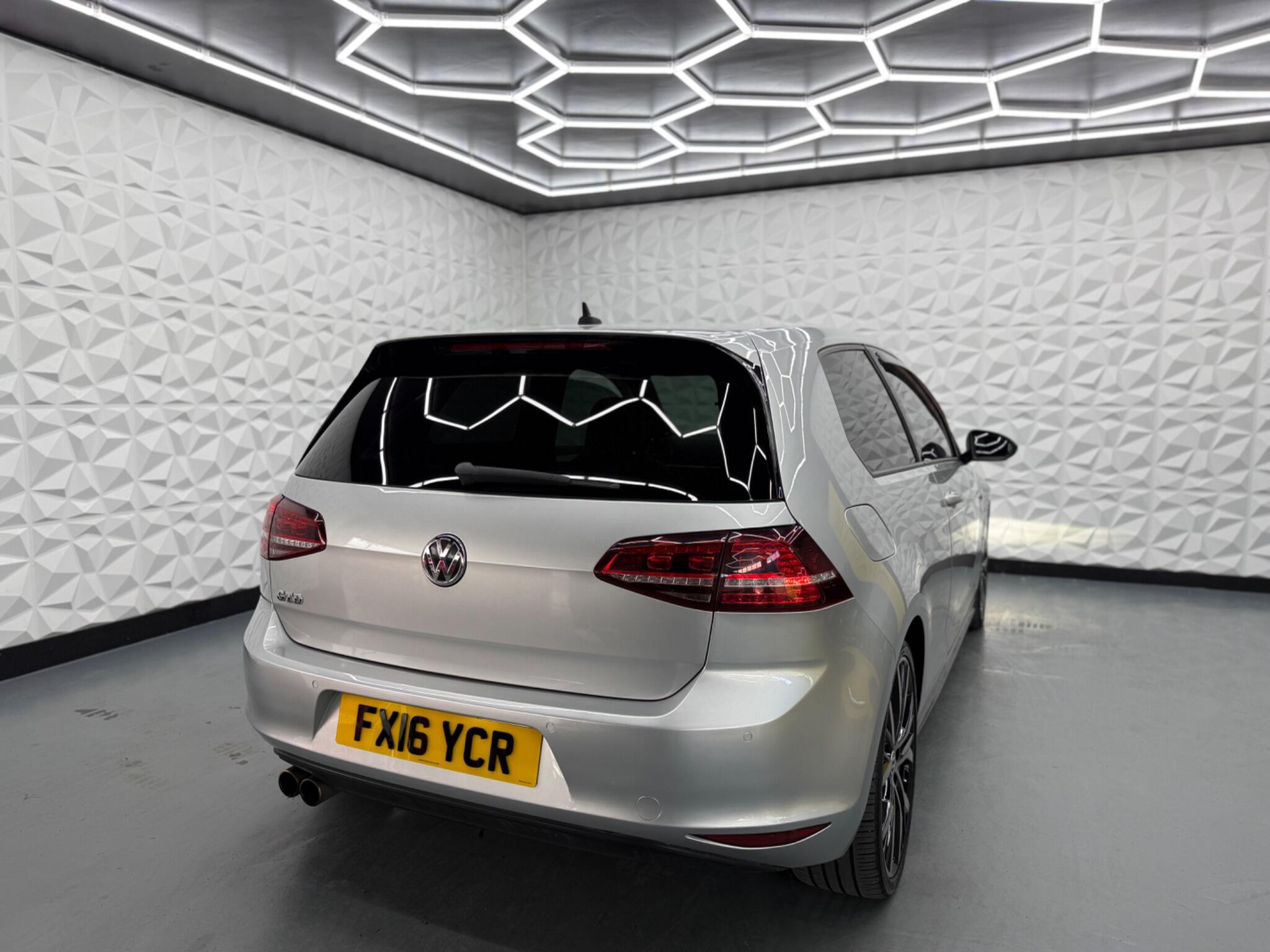 Volkswagen Golf - Image 13
