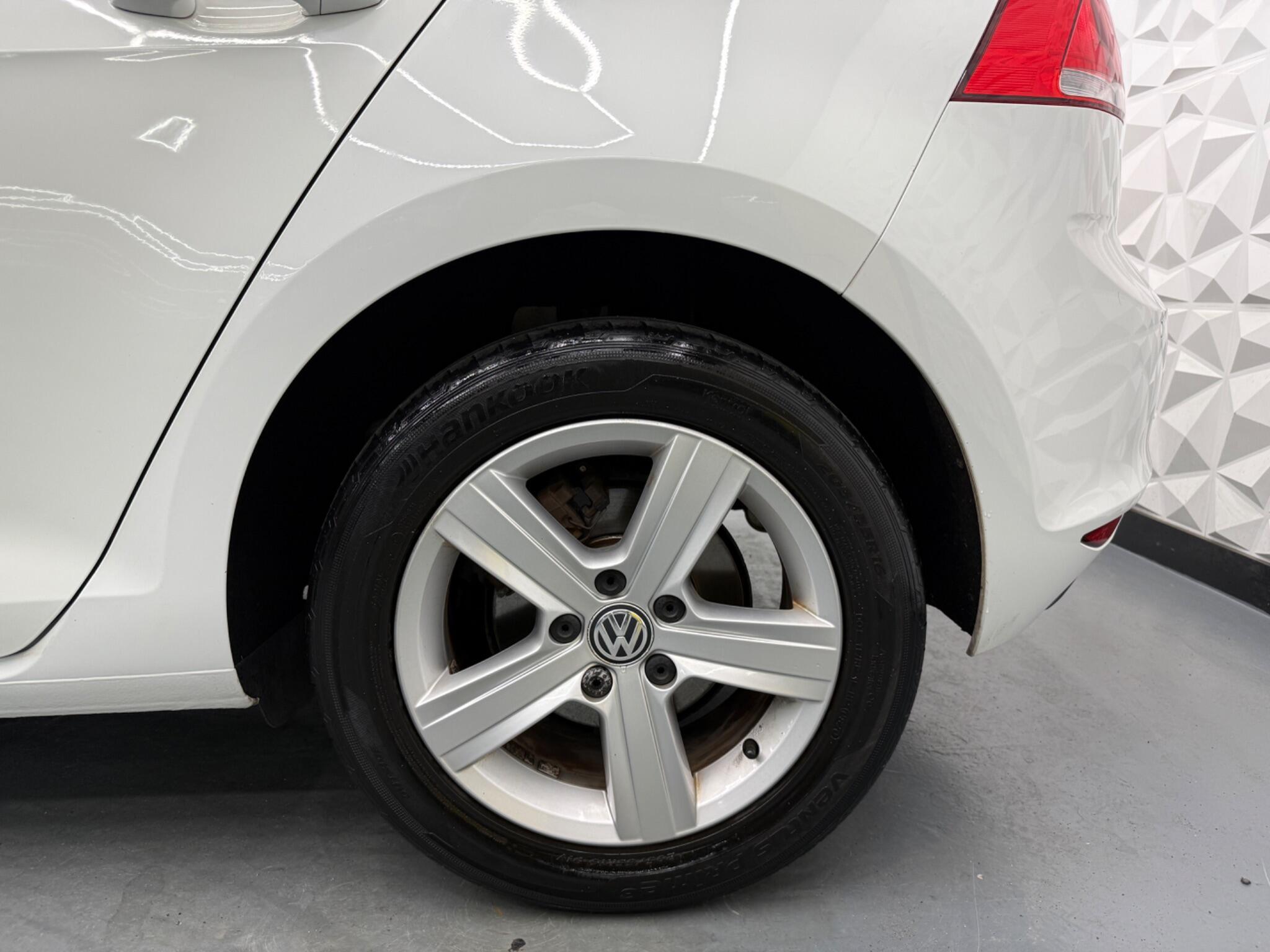 Volkswagen Golf - Image 9