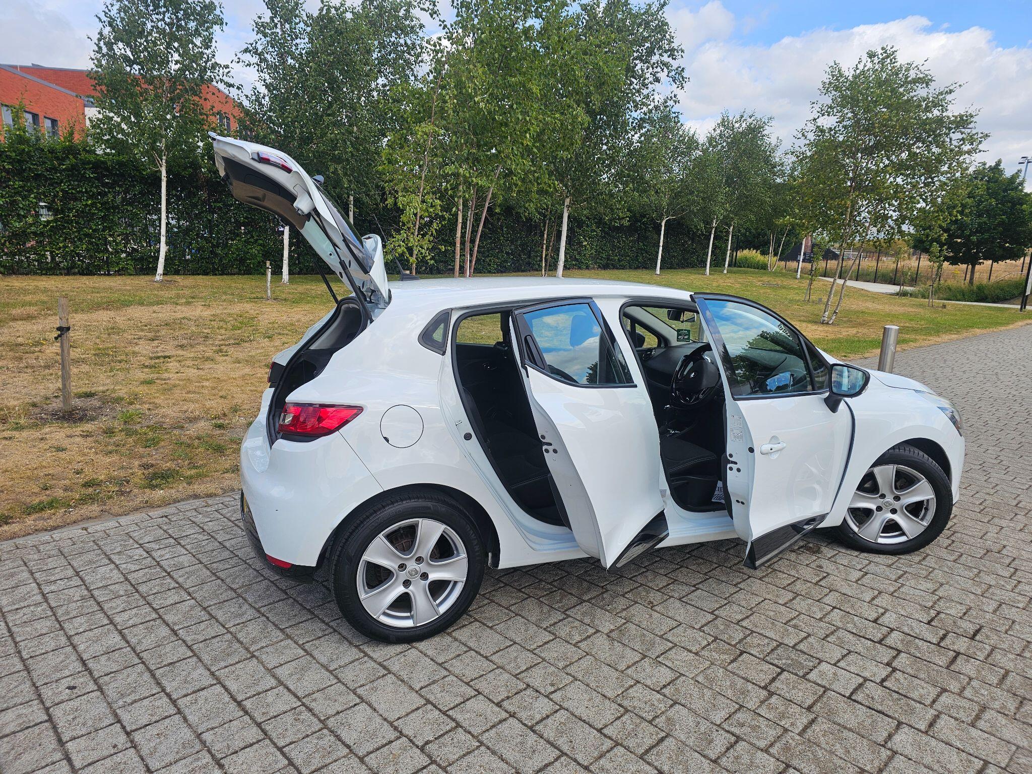 Renault Clio - Image 12