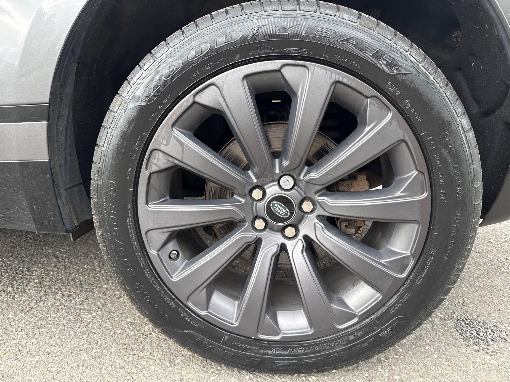 Land Rover Range Rover Velar - Image 38