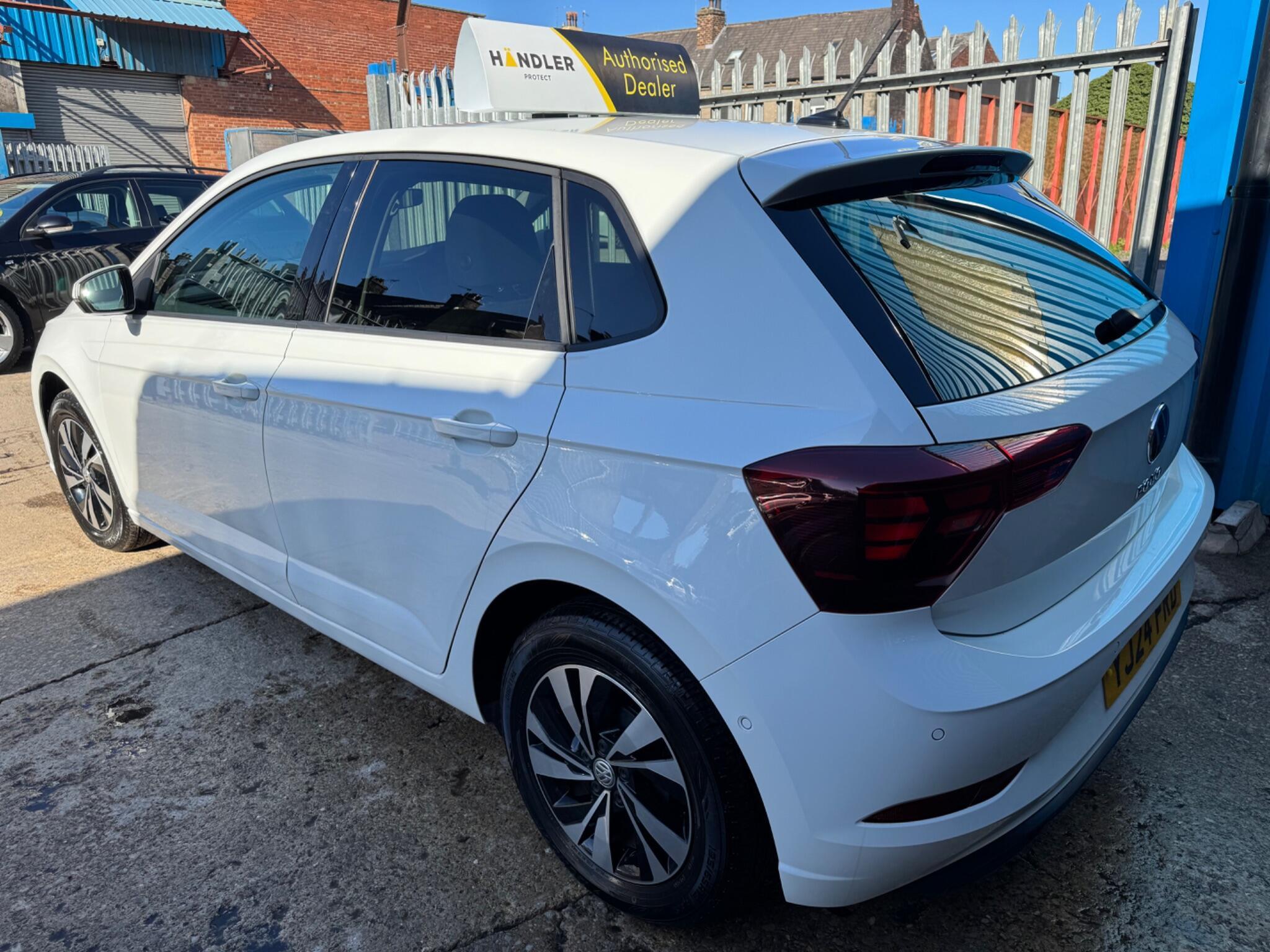 Volkswagen Polo - Image 12