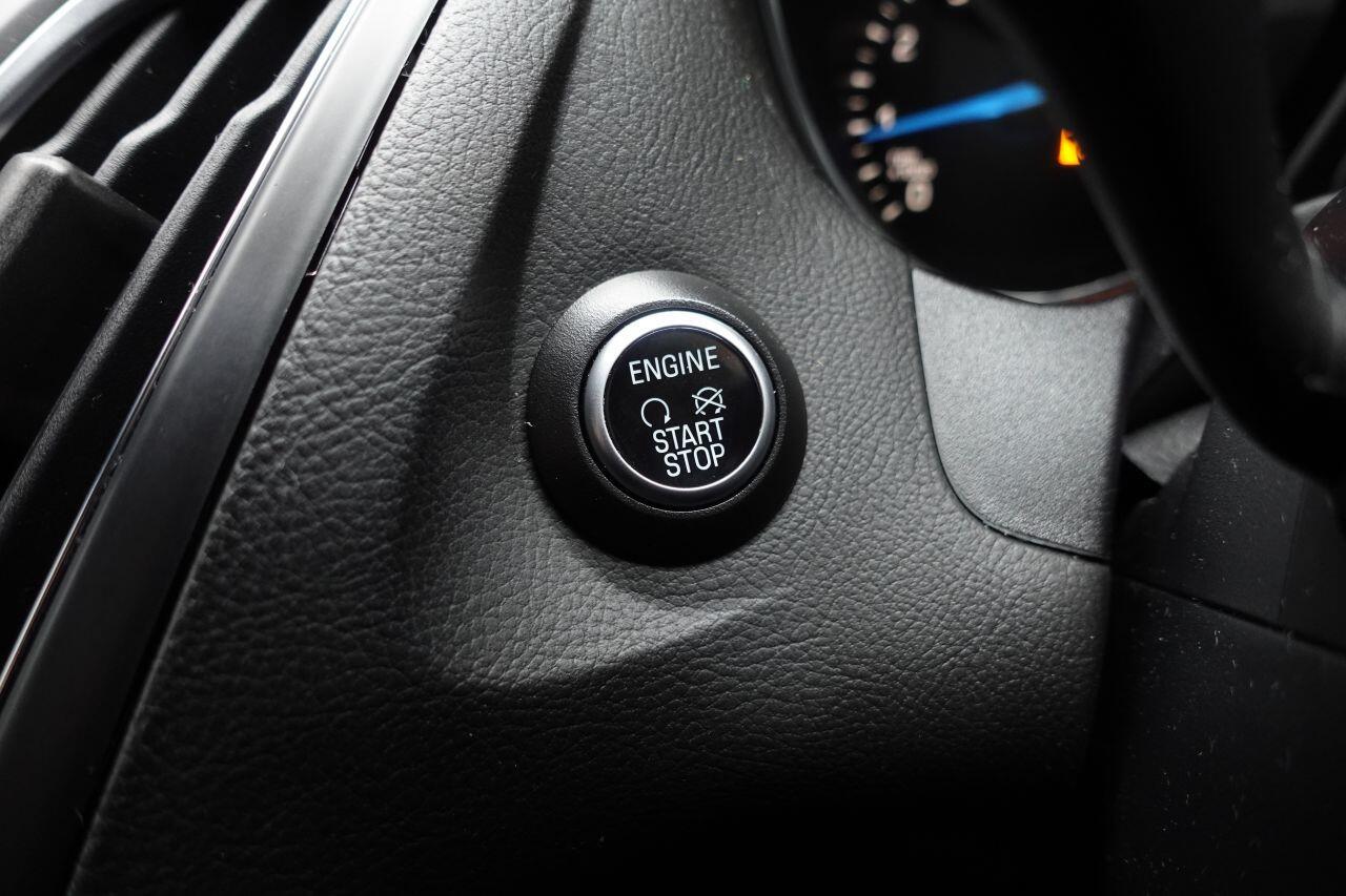 Ford Focus - Image 36