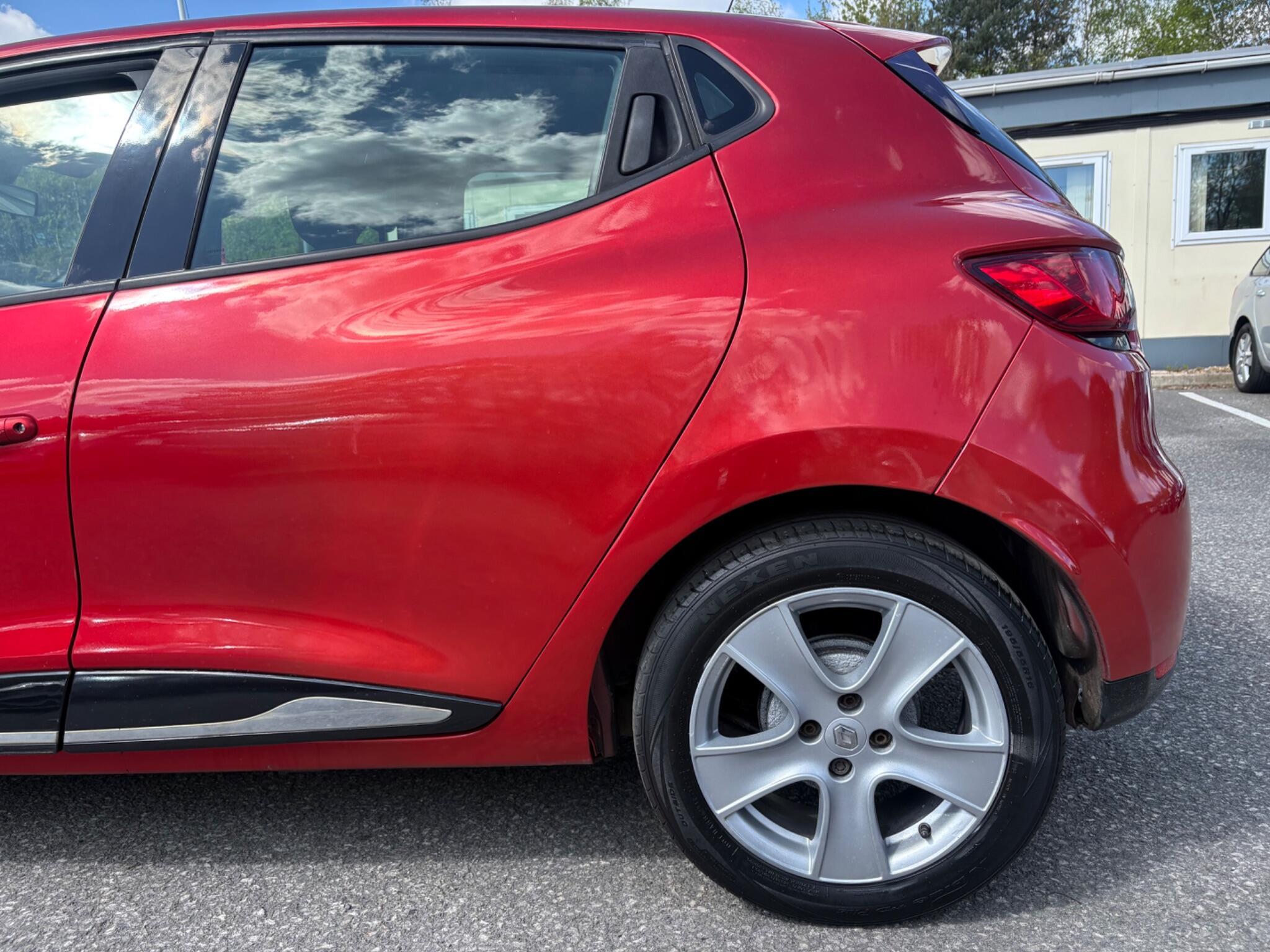 Renault Clio - Image 9