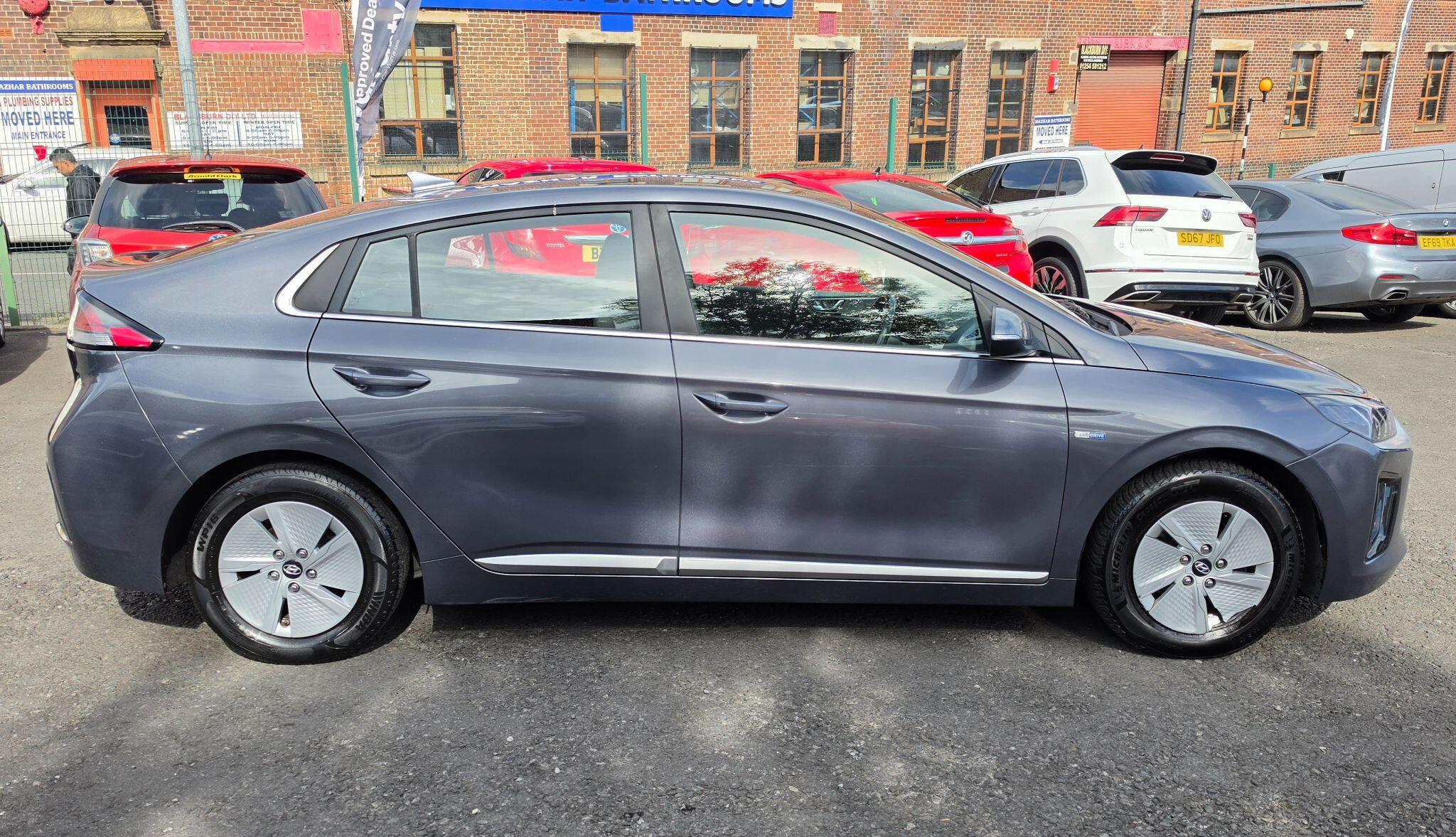 Hyundai Ioniq - Image 8