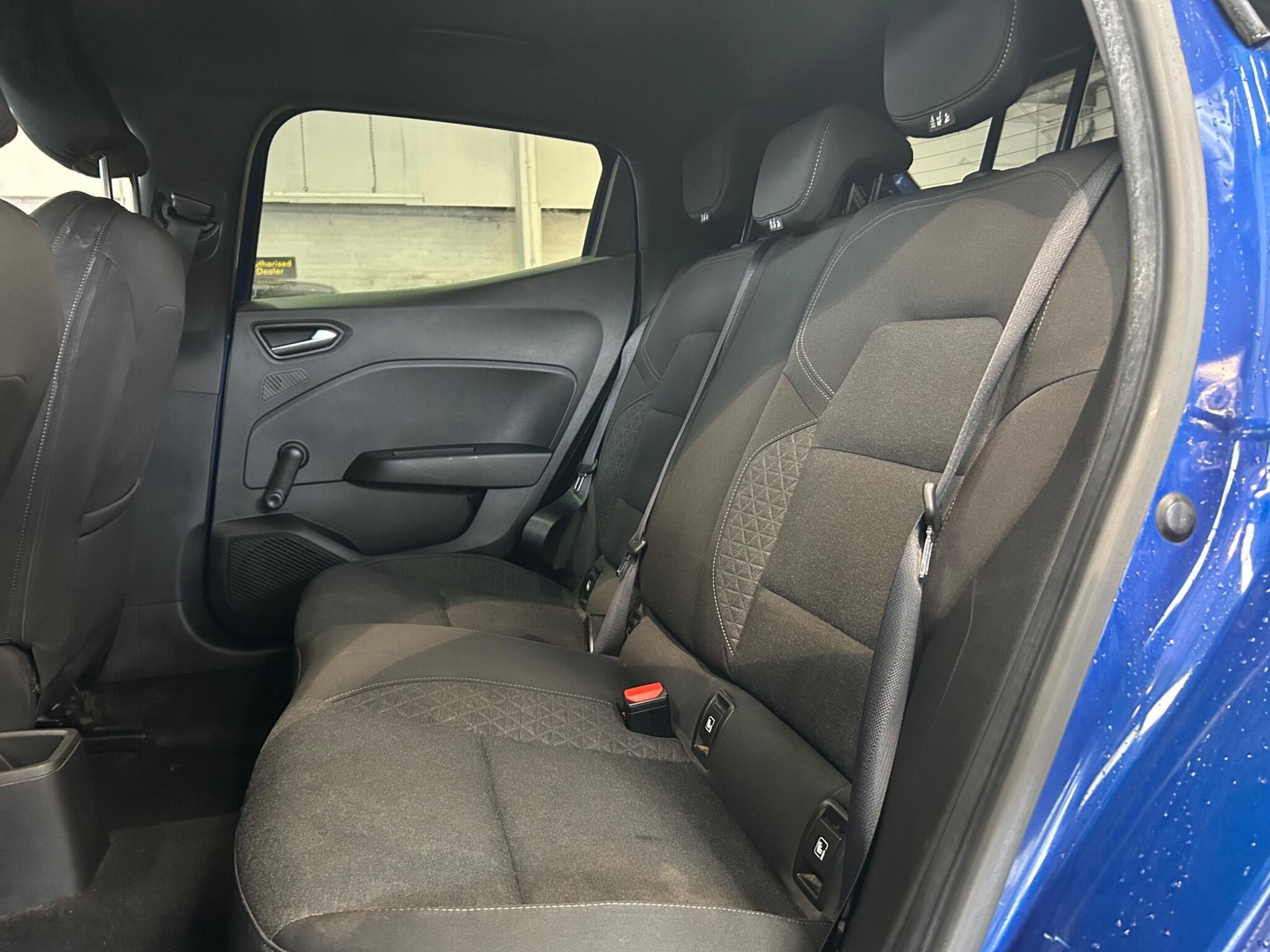 Renault Clio - Image 15