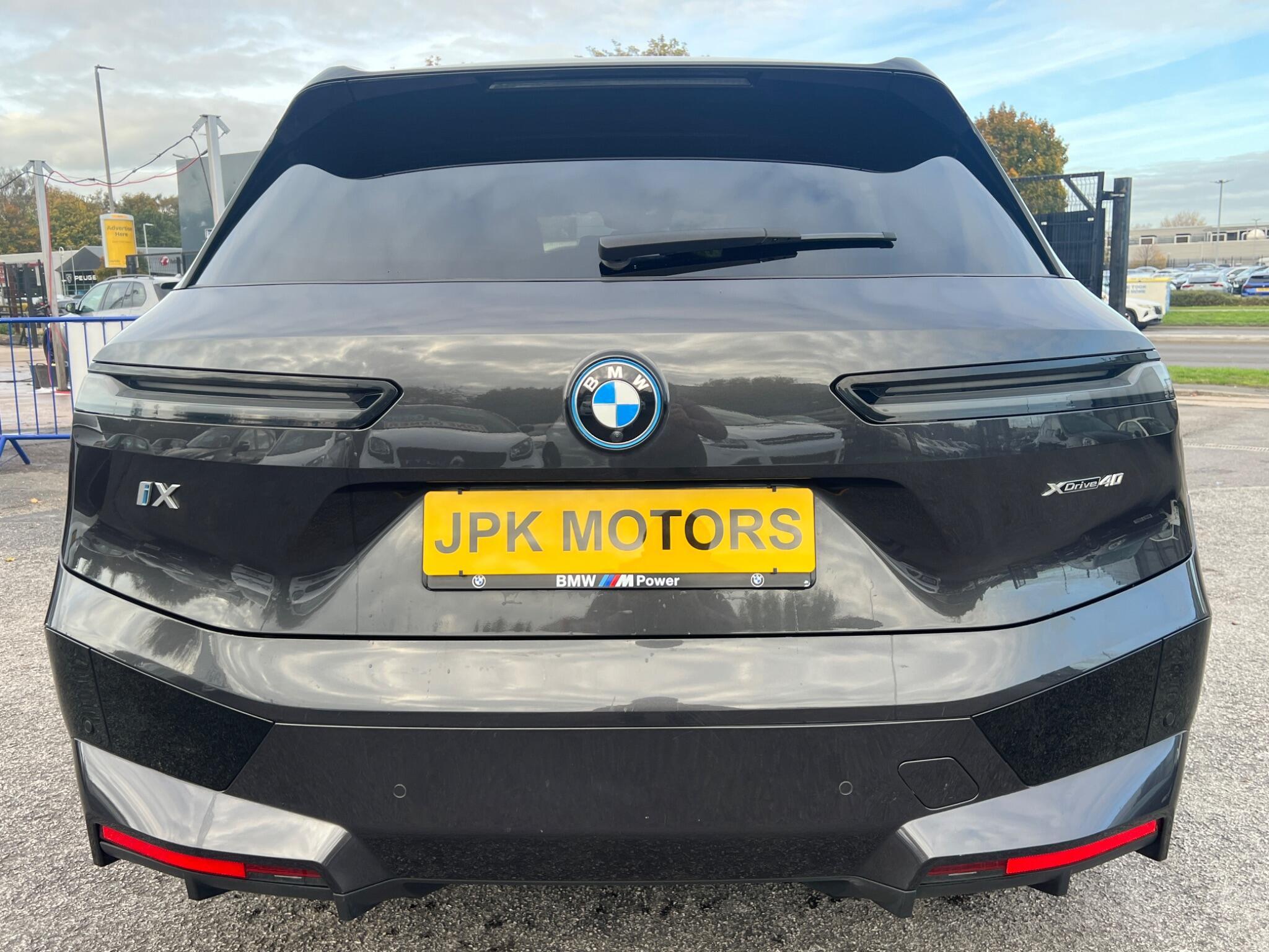 BMW IX - Image 8