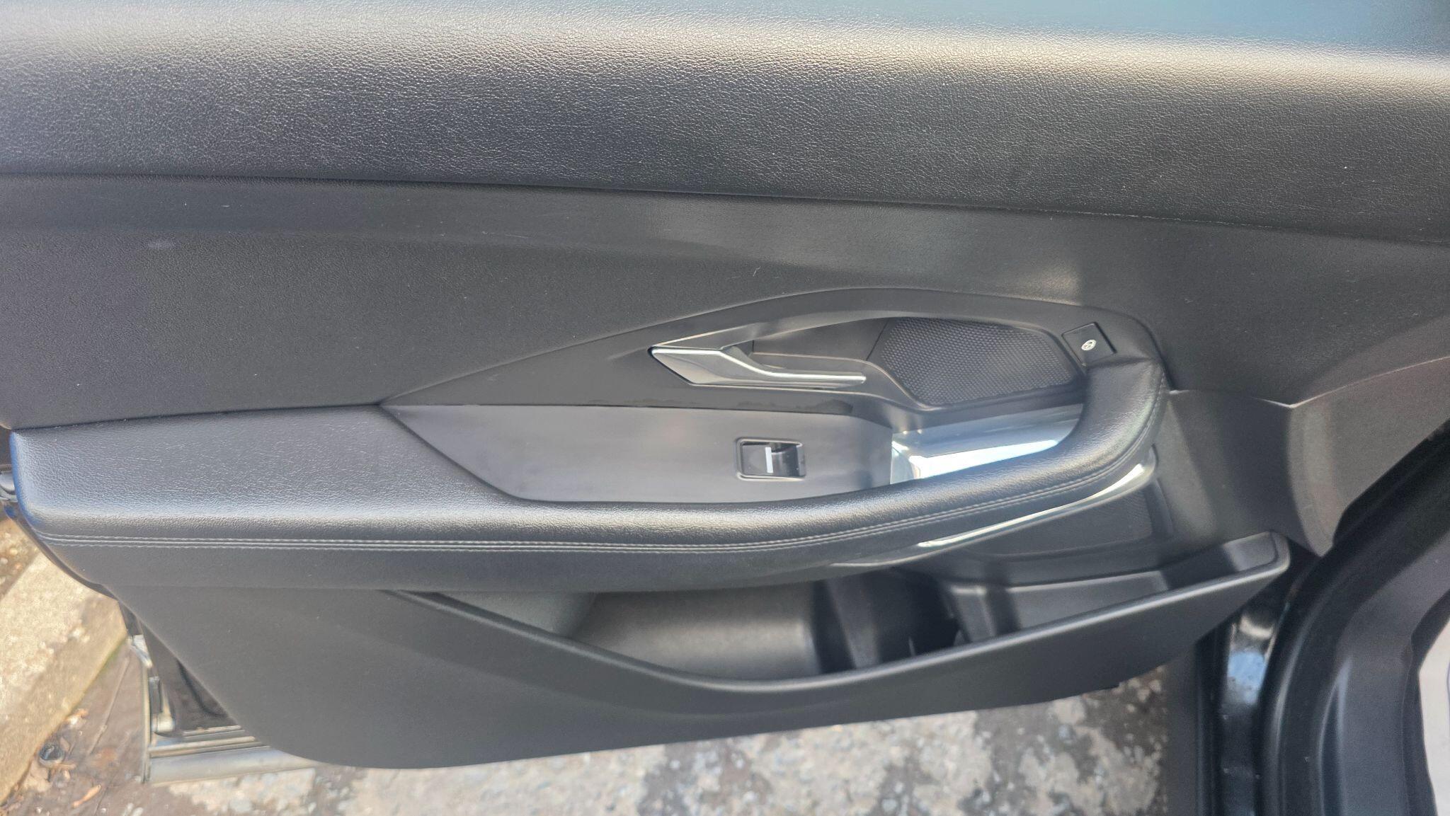 Jaguar E-Pace - Image 36