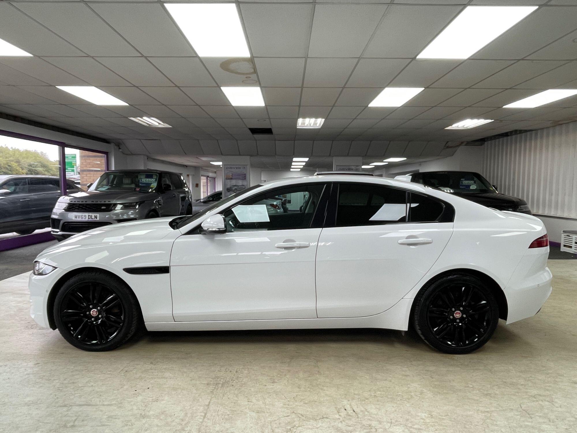 Jaguar XE - Image 12