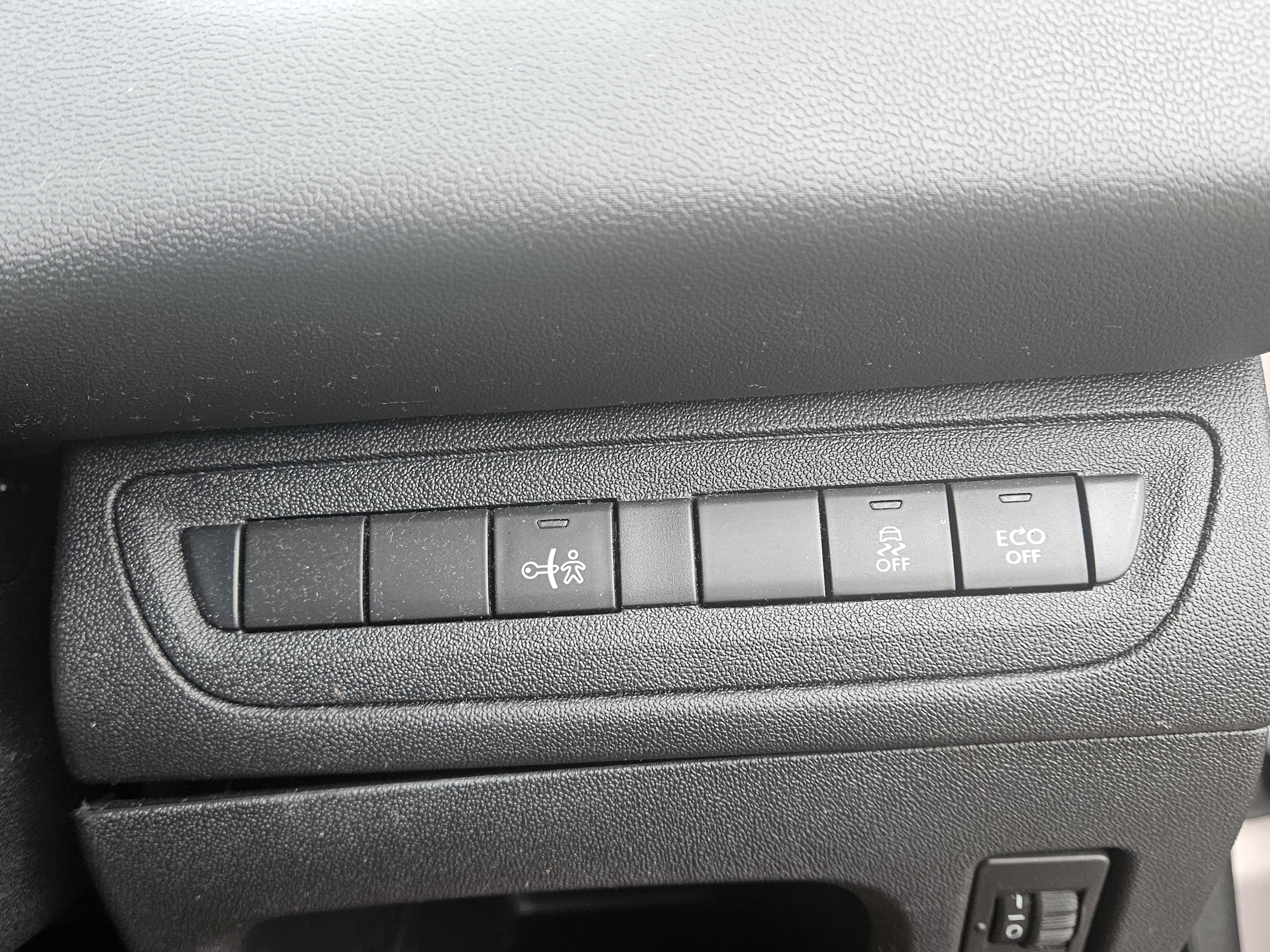 Peugeot 208 - Image 25