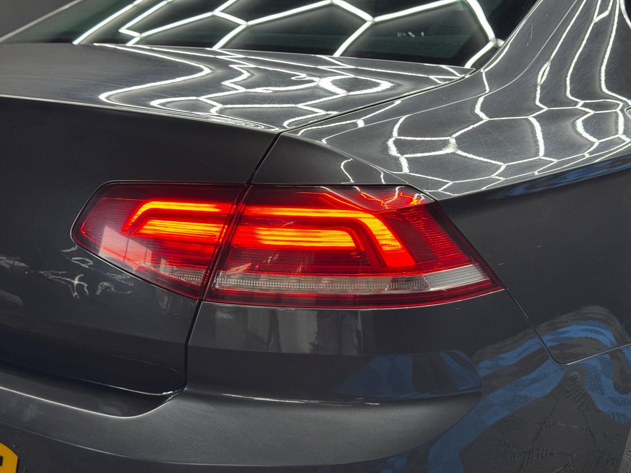 Volkswagen Passat - Image 46