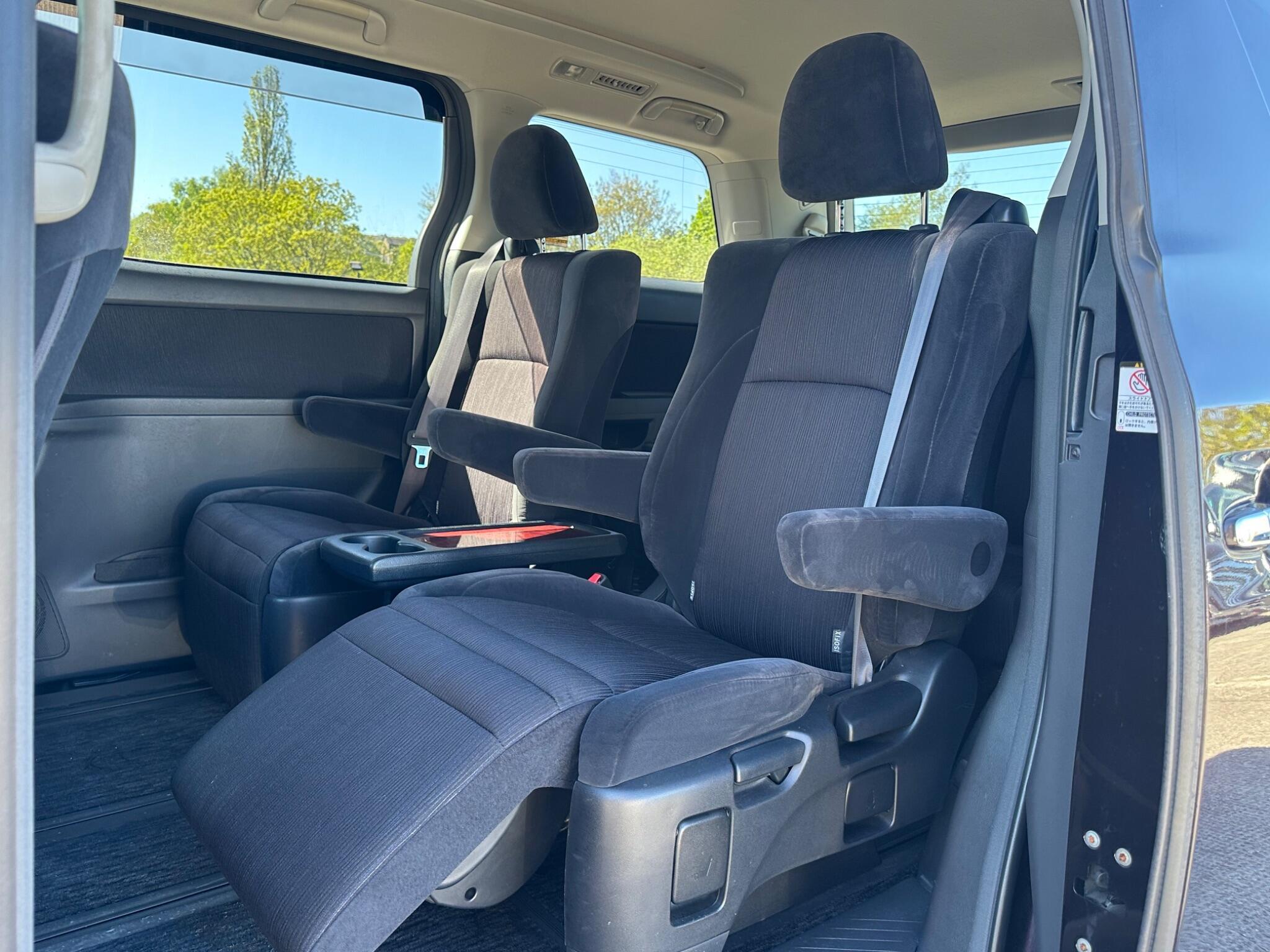 Toyota Vellfire - Image 11