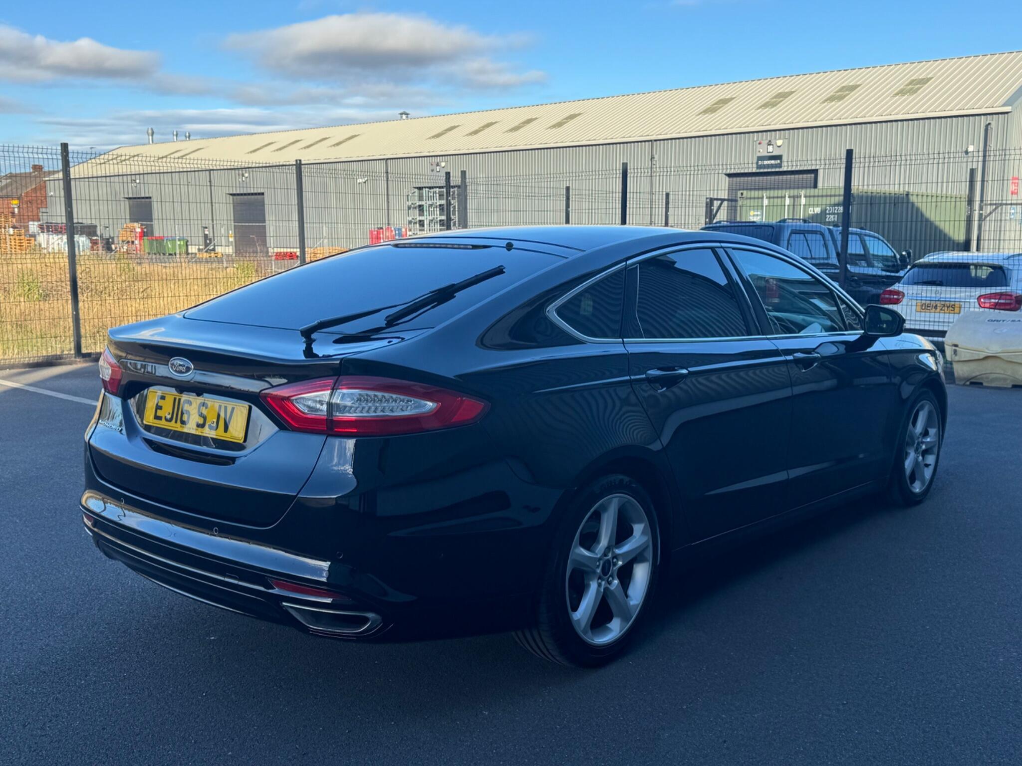 Ford Mondeo - Image 11