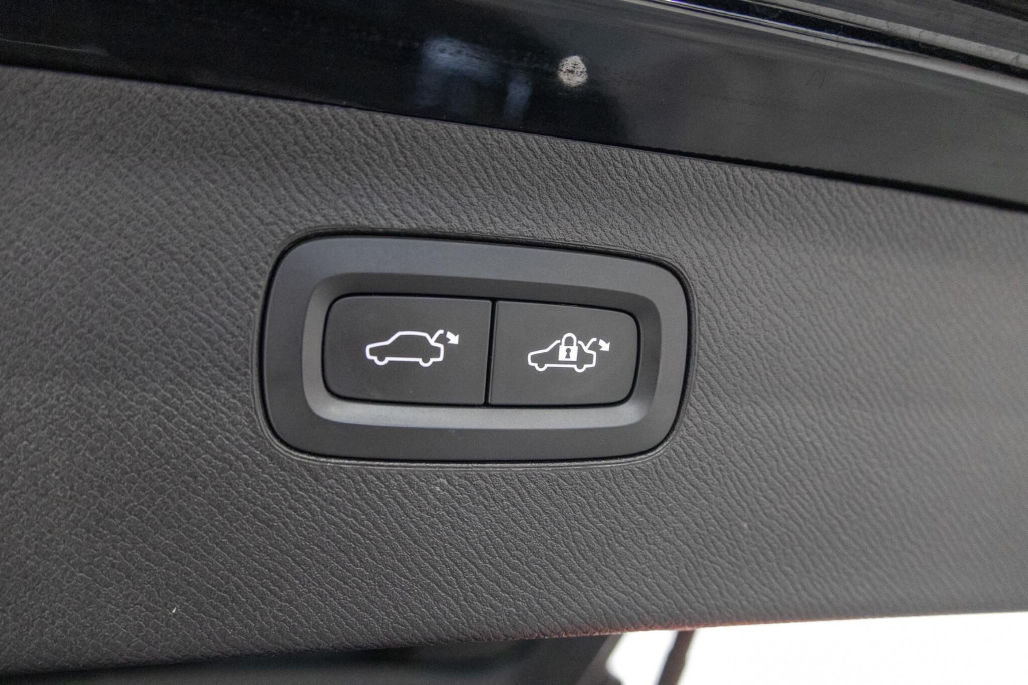 Volvo XC90 - Image 13