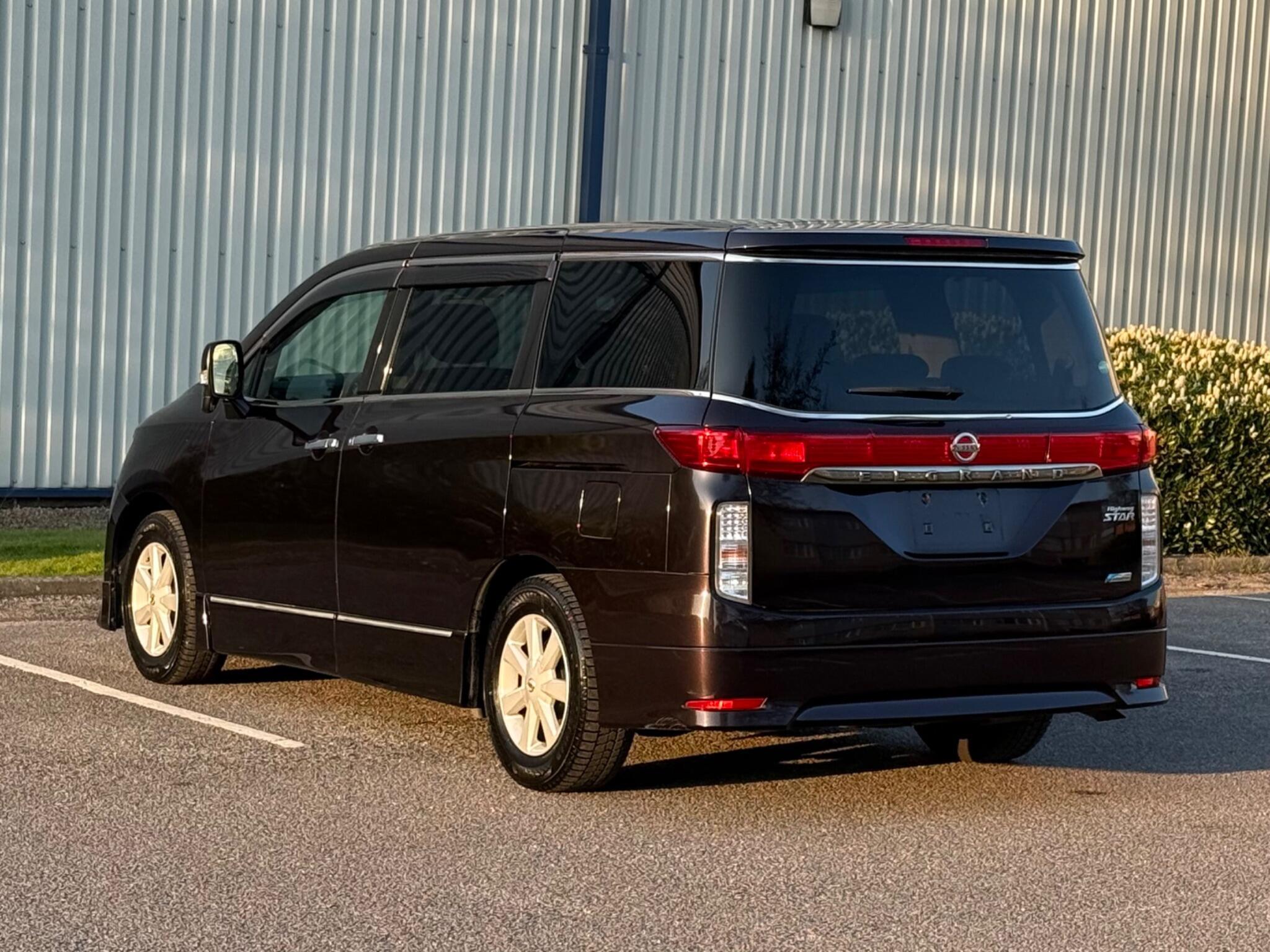 Nissan Elgrand - Image 19