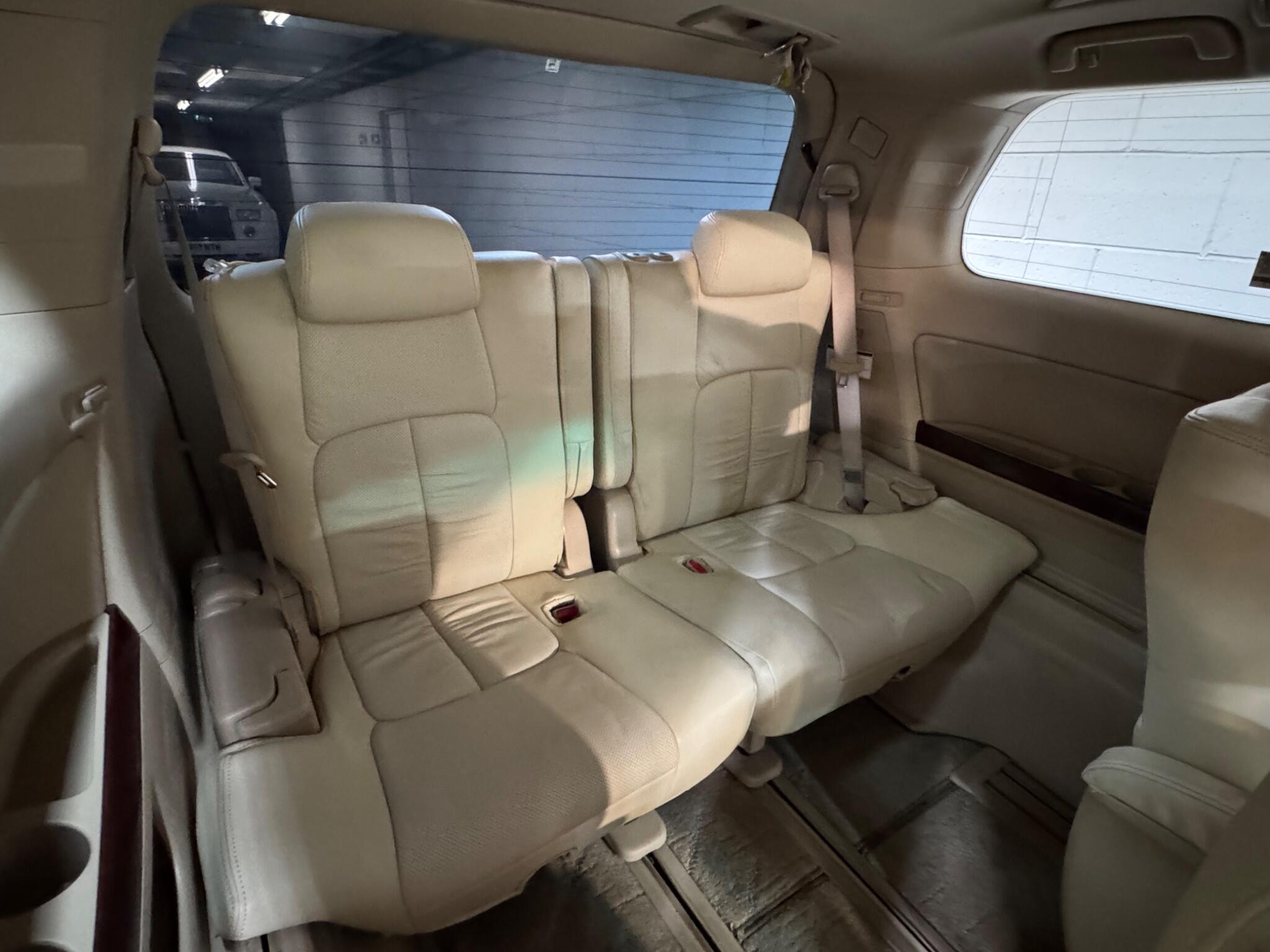 Toyota Vellfire - Image 12