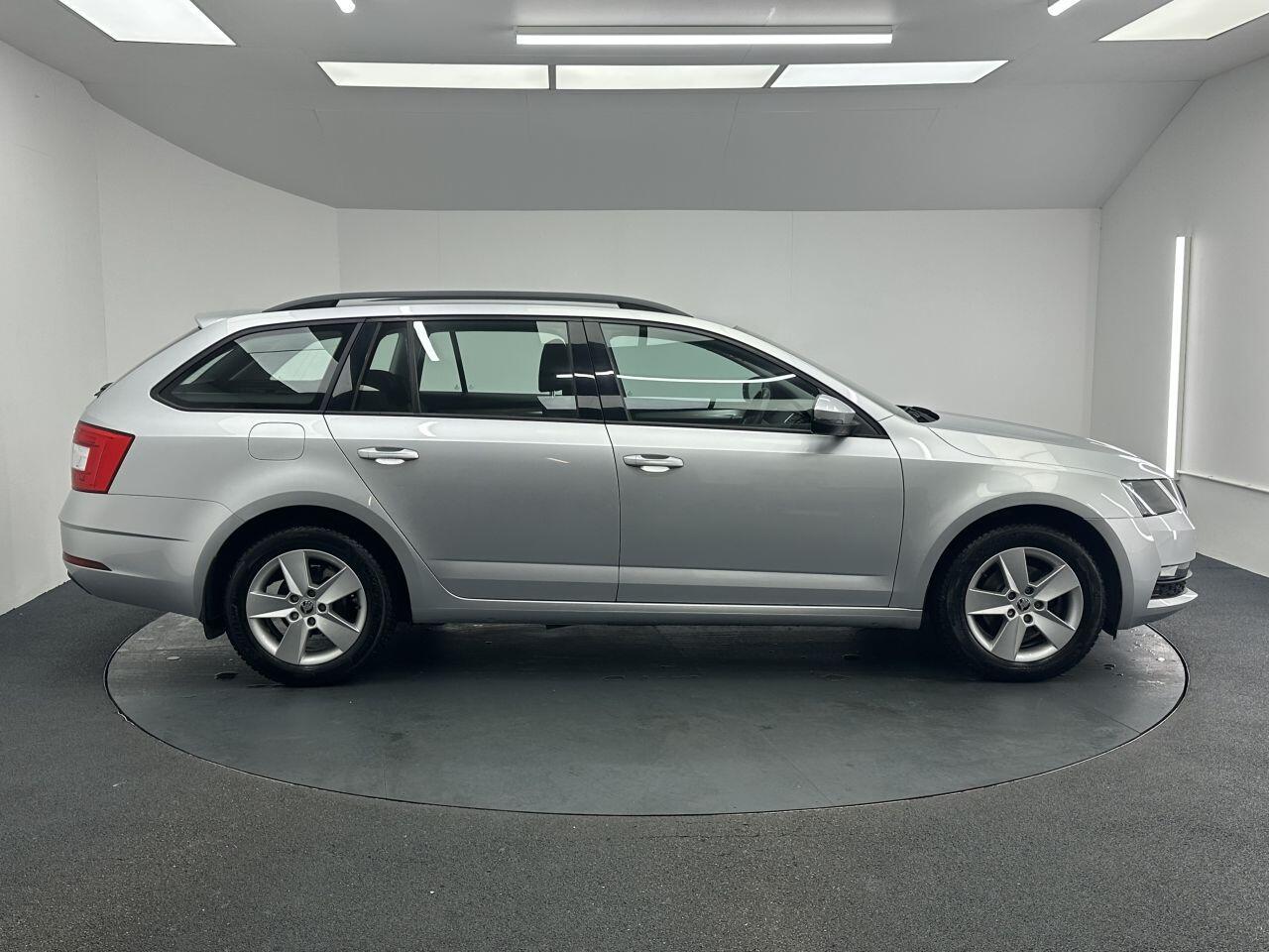 Skoda Octavia - Image 10