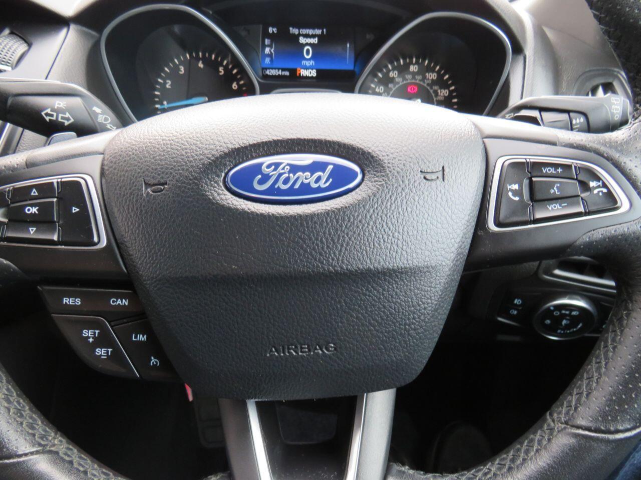 Ford Focus - Image 18