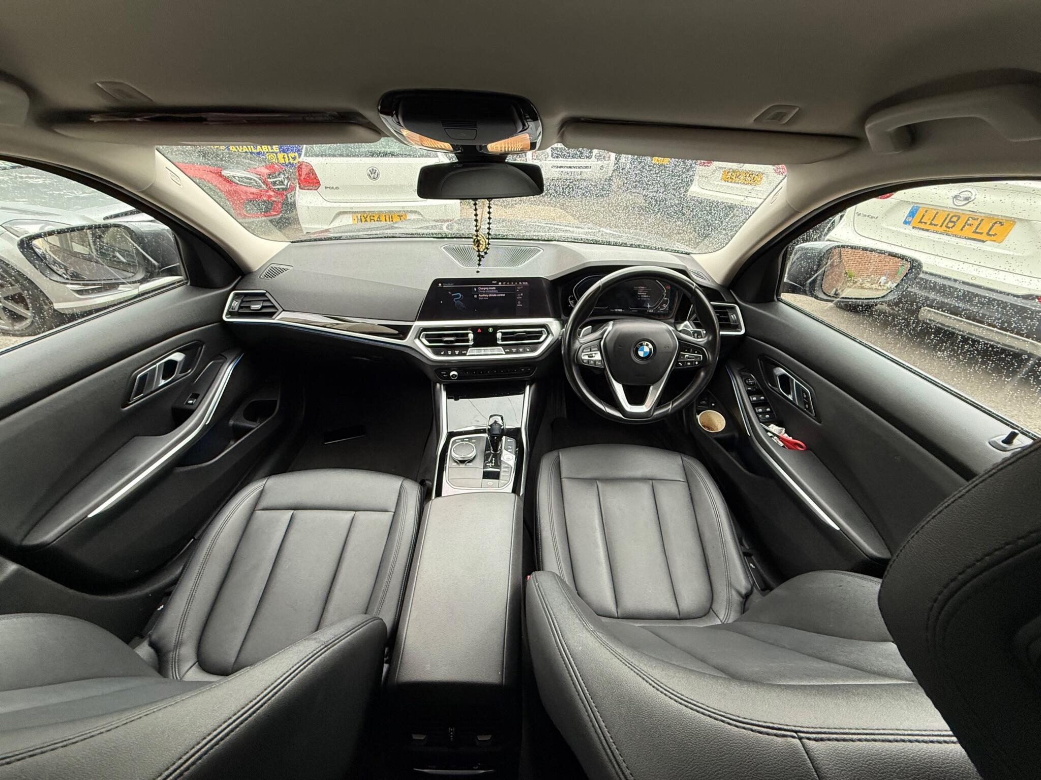 BMW 3 Series - Image 9