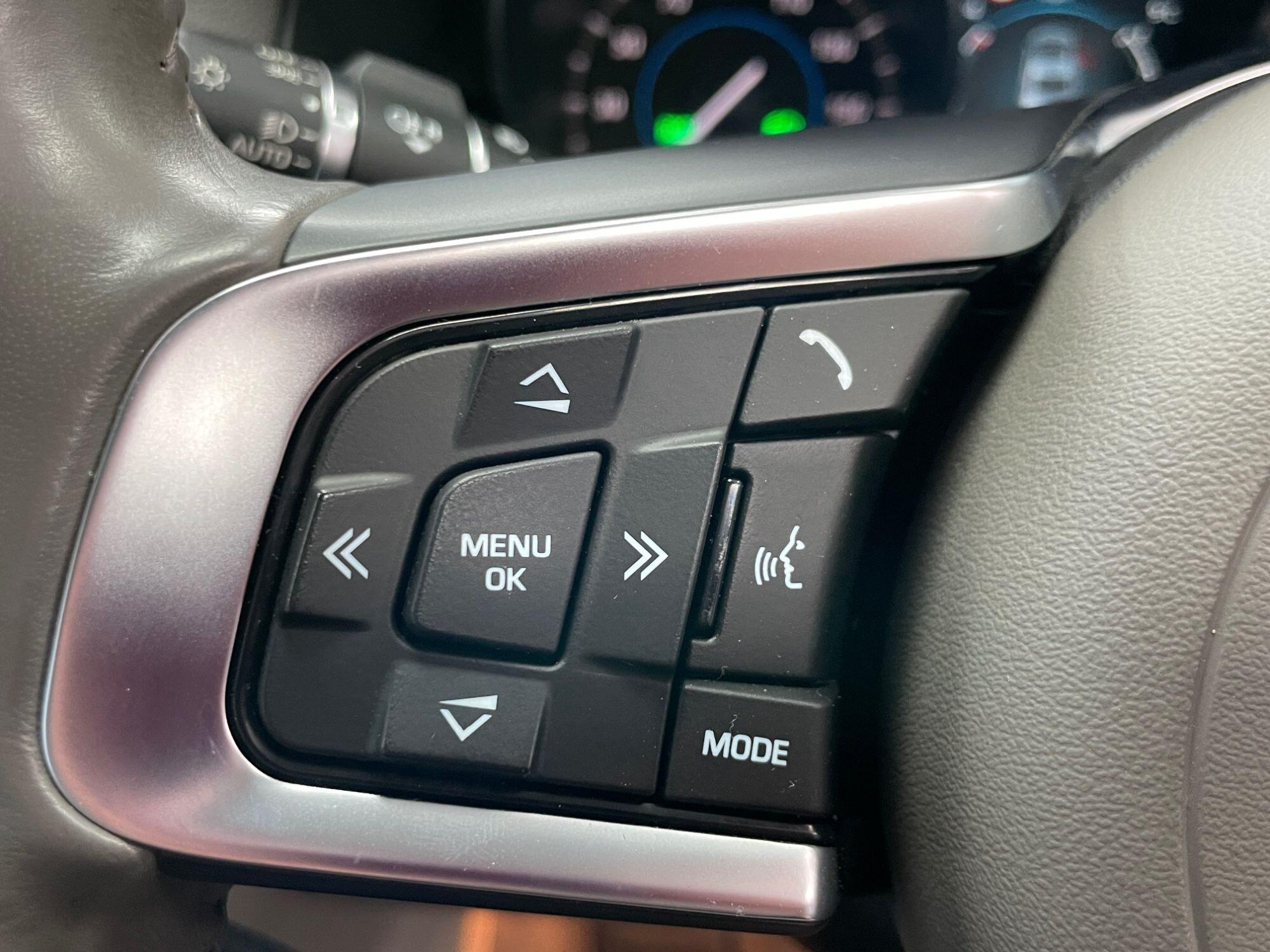 Jaguar XF - Image 35