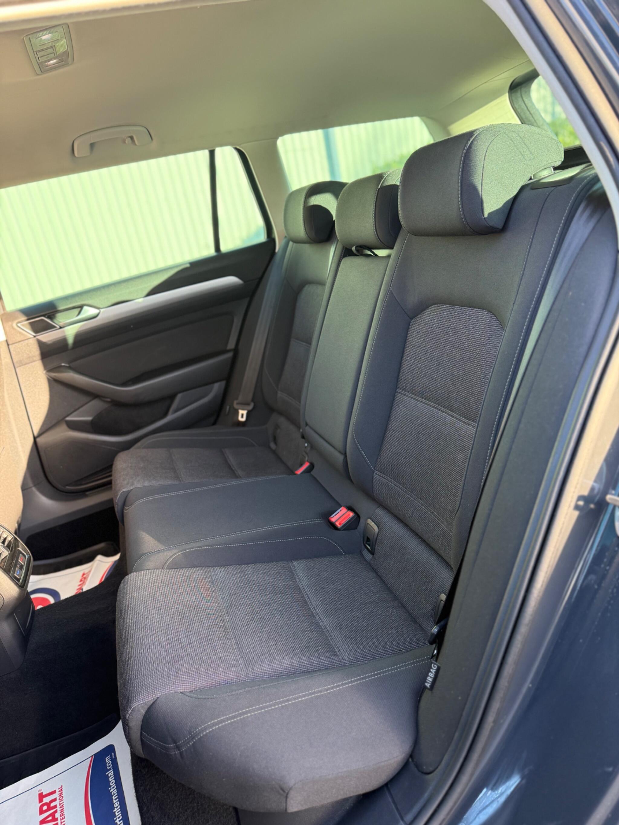 Volkswagen Passat - Image 28