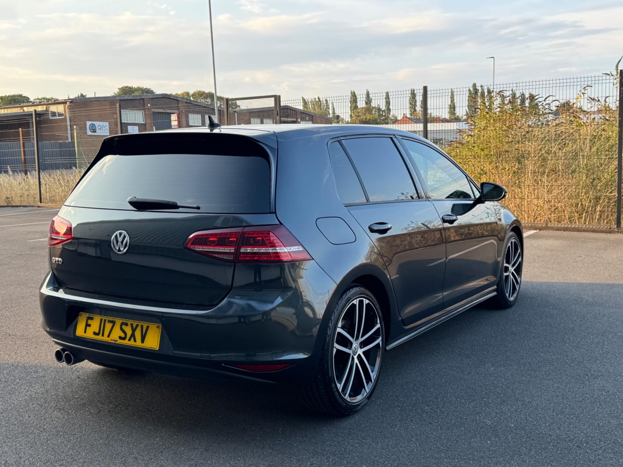 Volkswagen Golf - Image 8