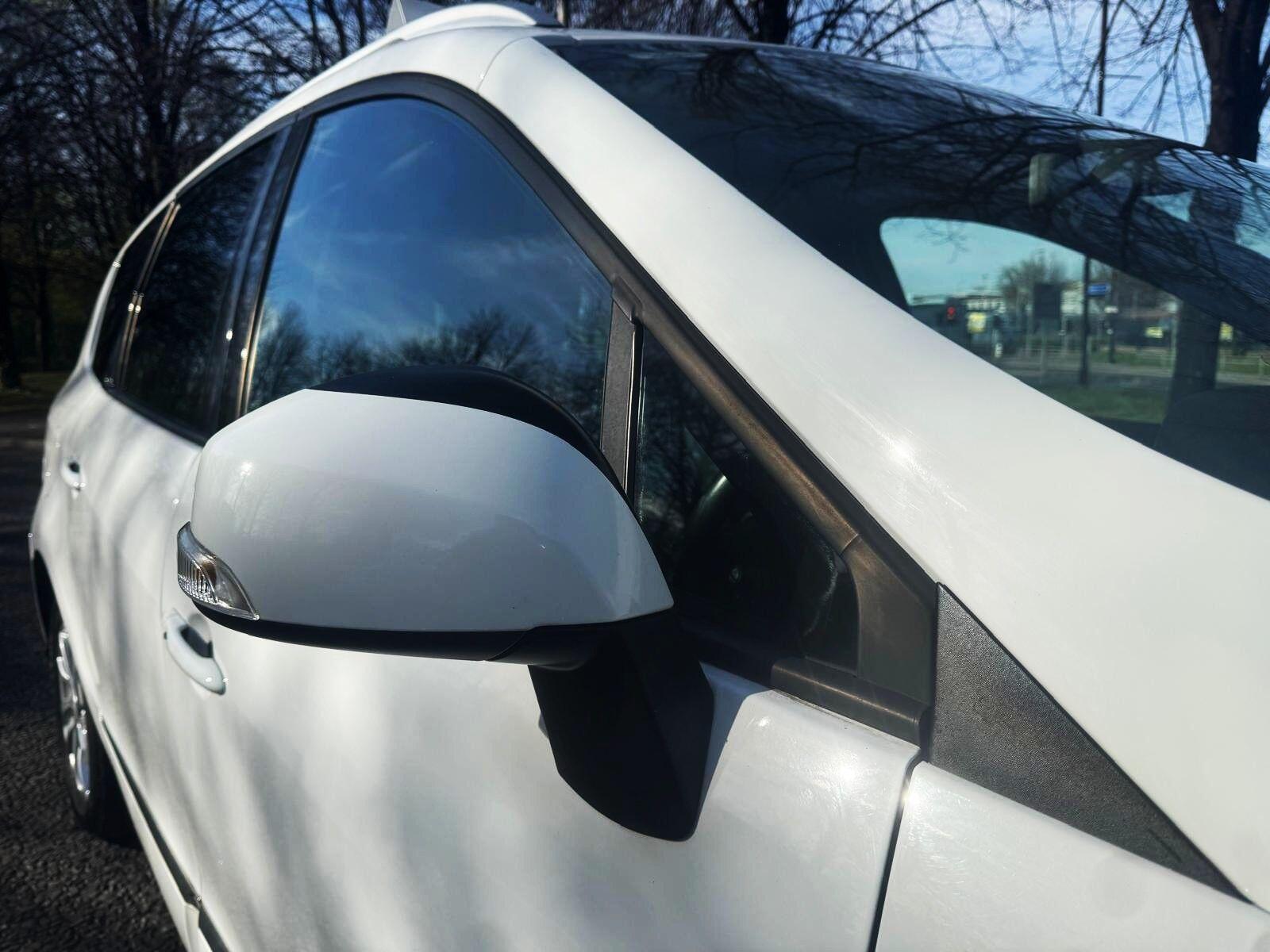 Renault Grand Scenic - Image 40