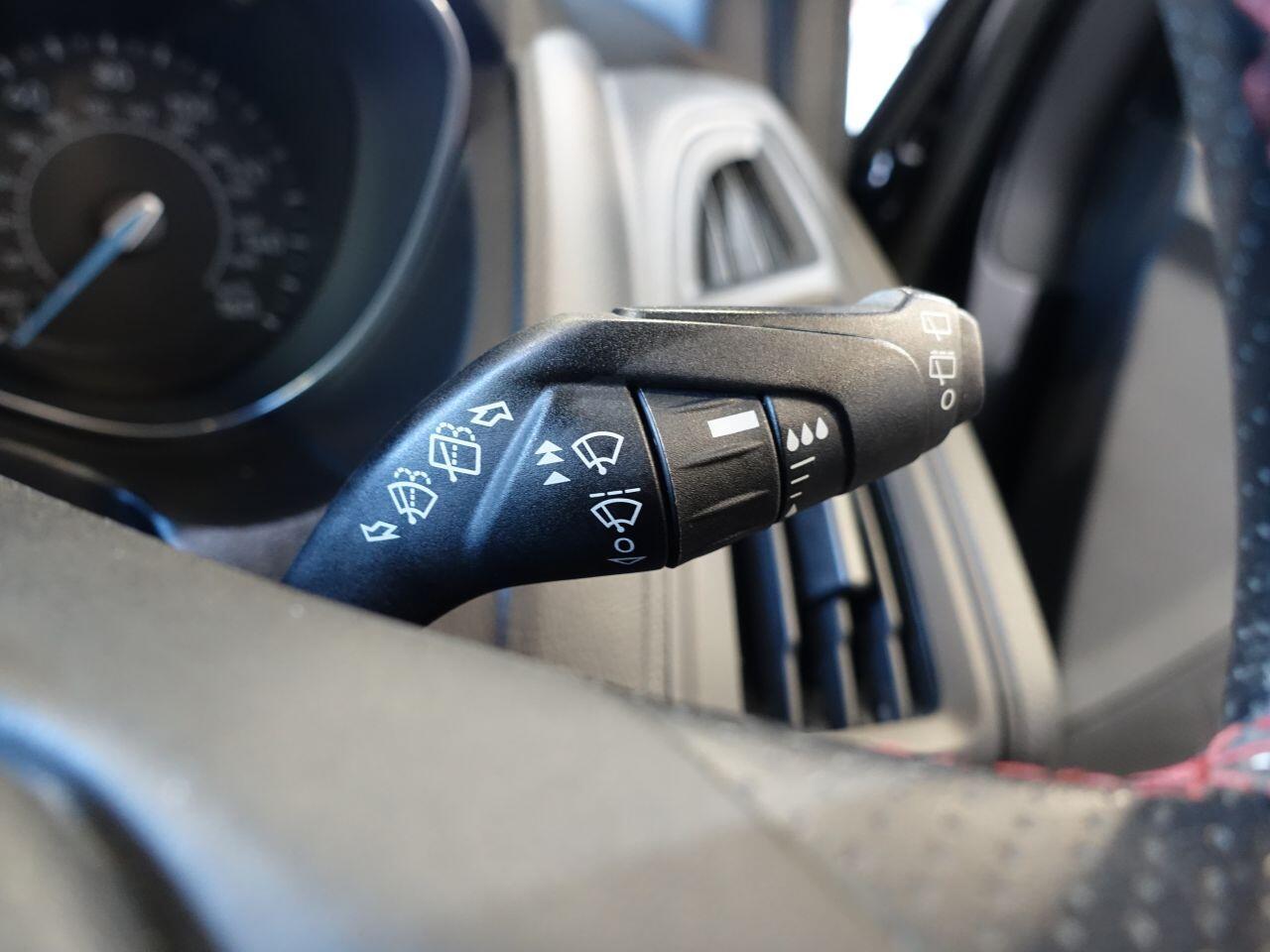 Ford Focus - Image 22